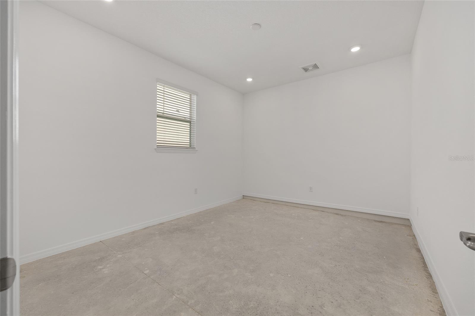 Image 34 of 57 For 5693 72nd Court