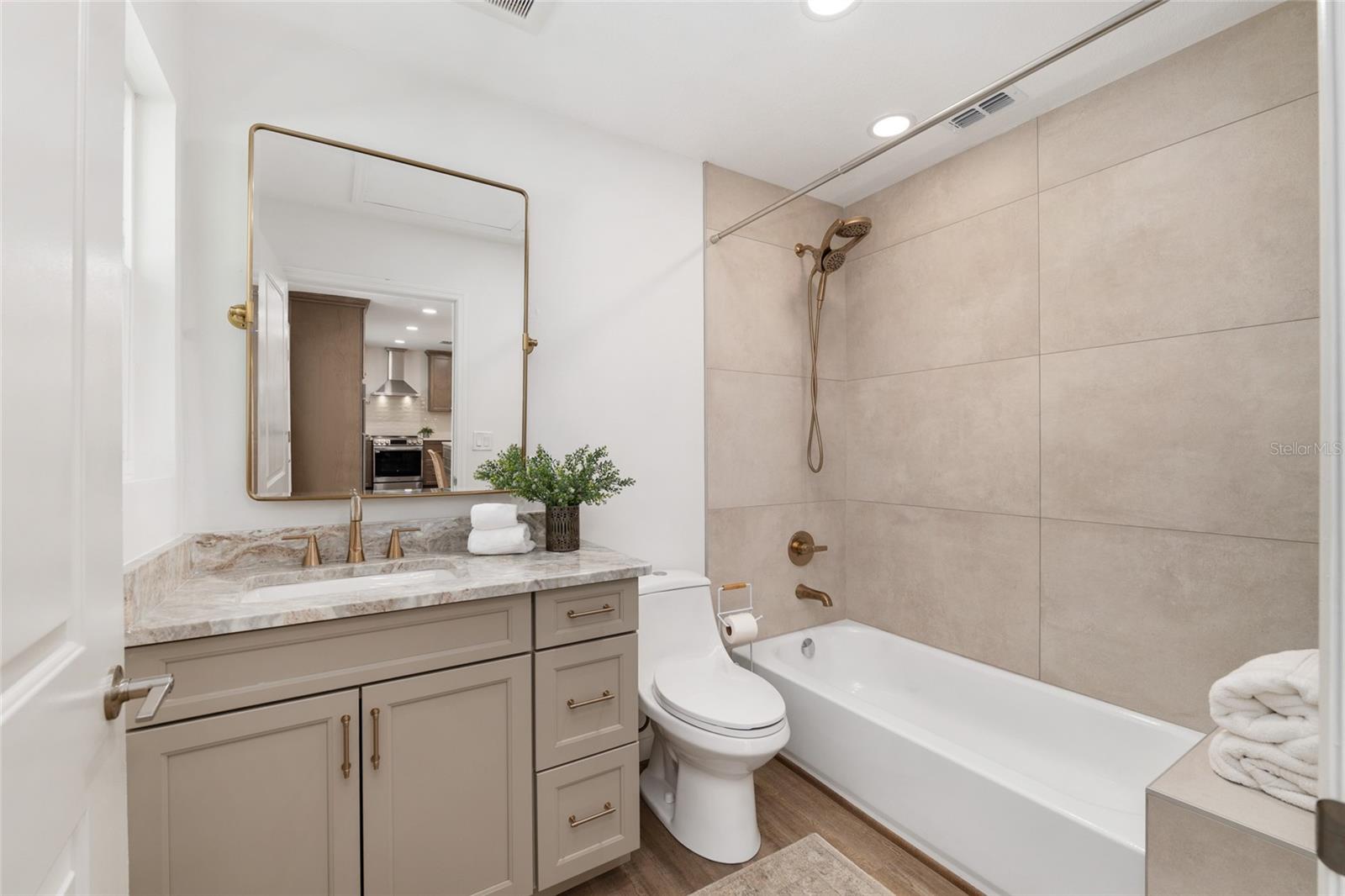 Image 26 of 93 For 4960 17th Street