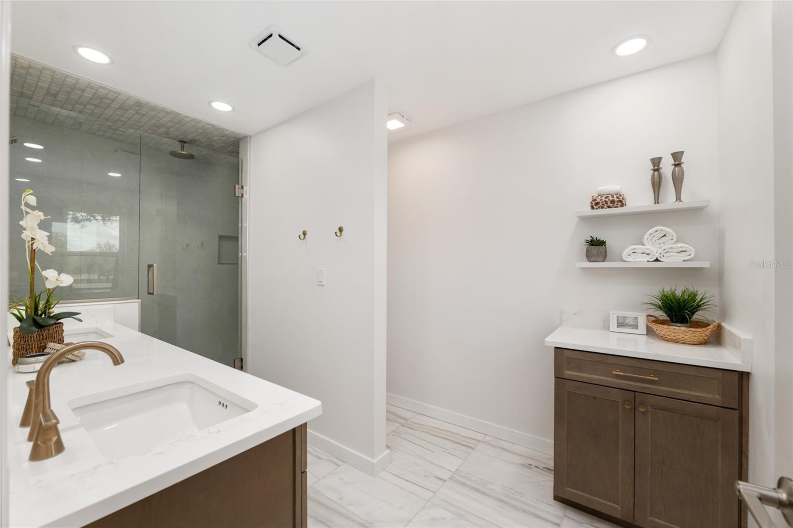 Image 37 of 93 For 4960 17th Street