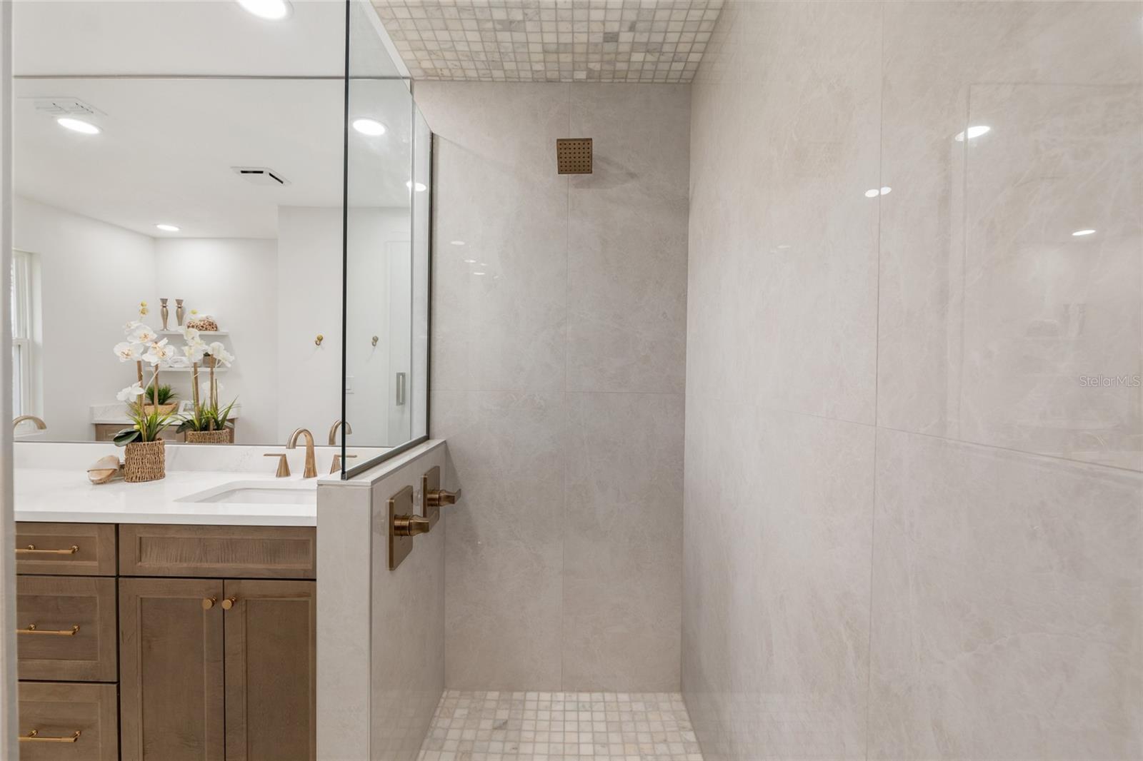 Image 41 of 93 For 4960 17th Street