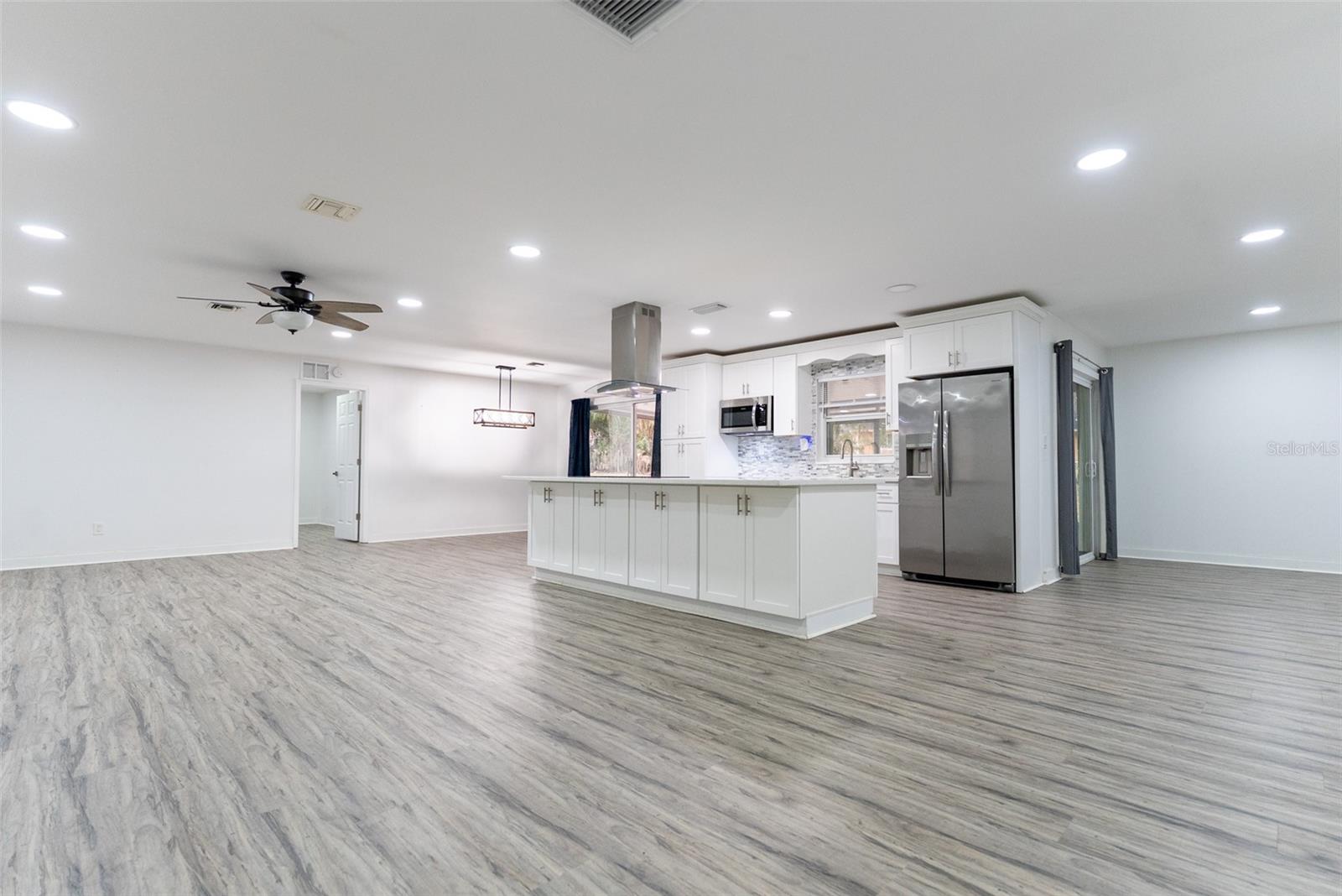 Image 12 of 82 For 411 36th Place