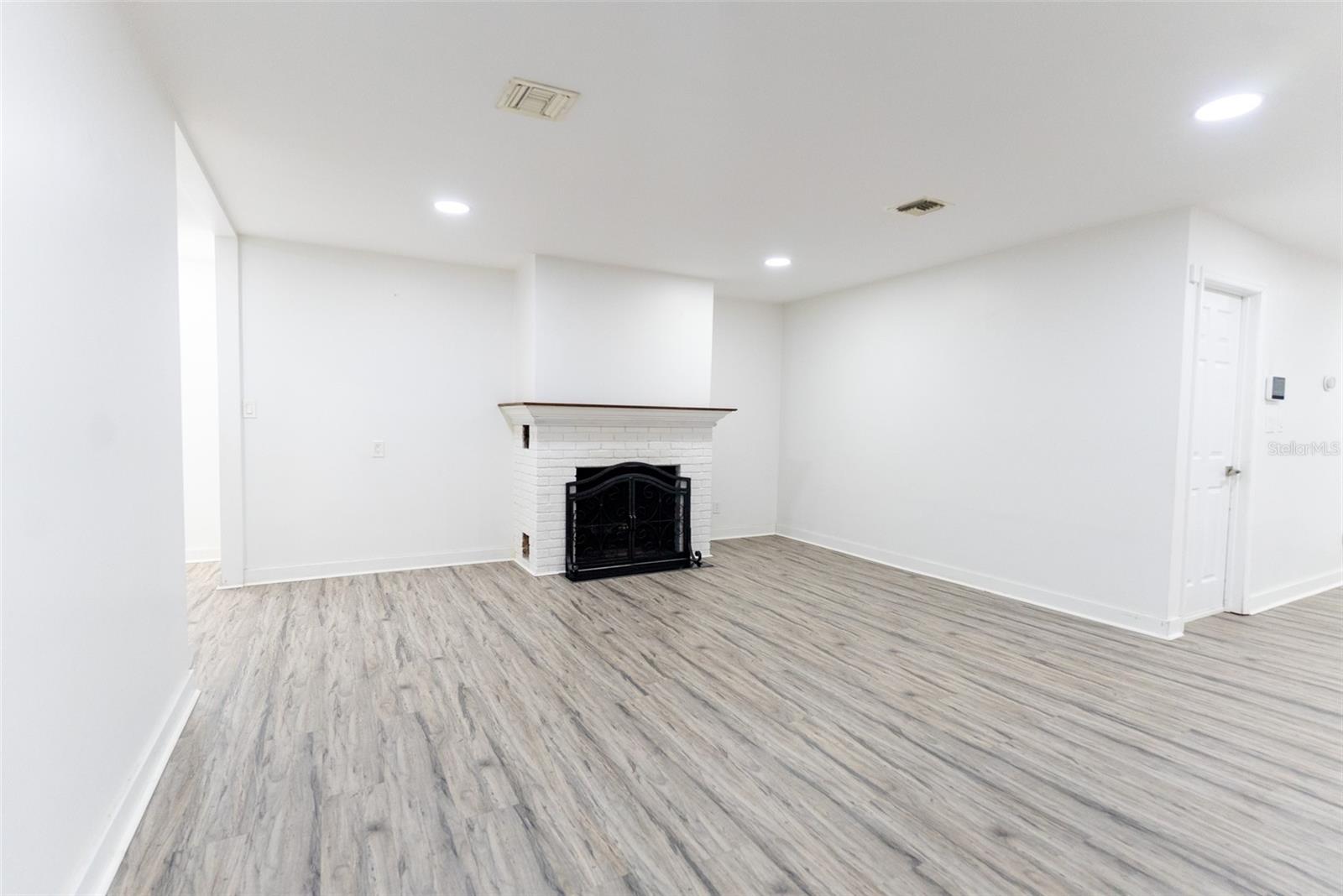 Image 30 of 82 For 411 36th Place