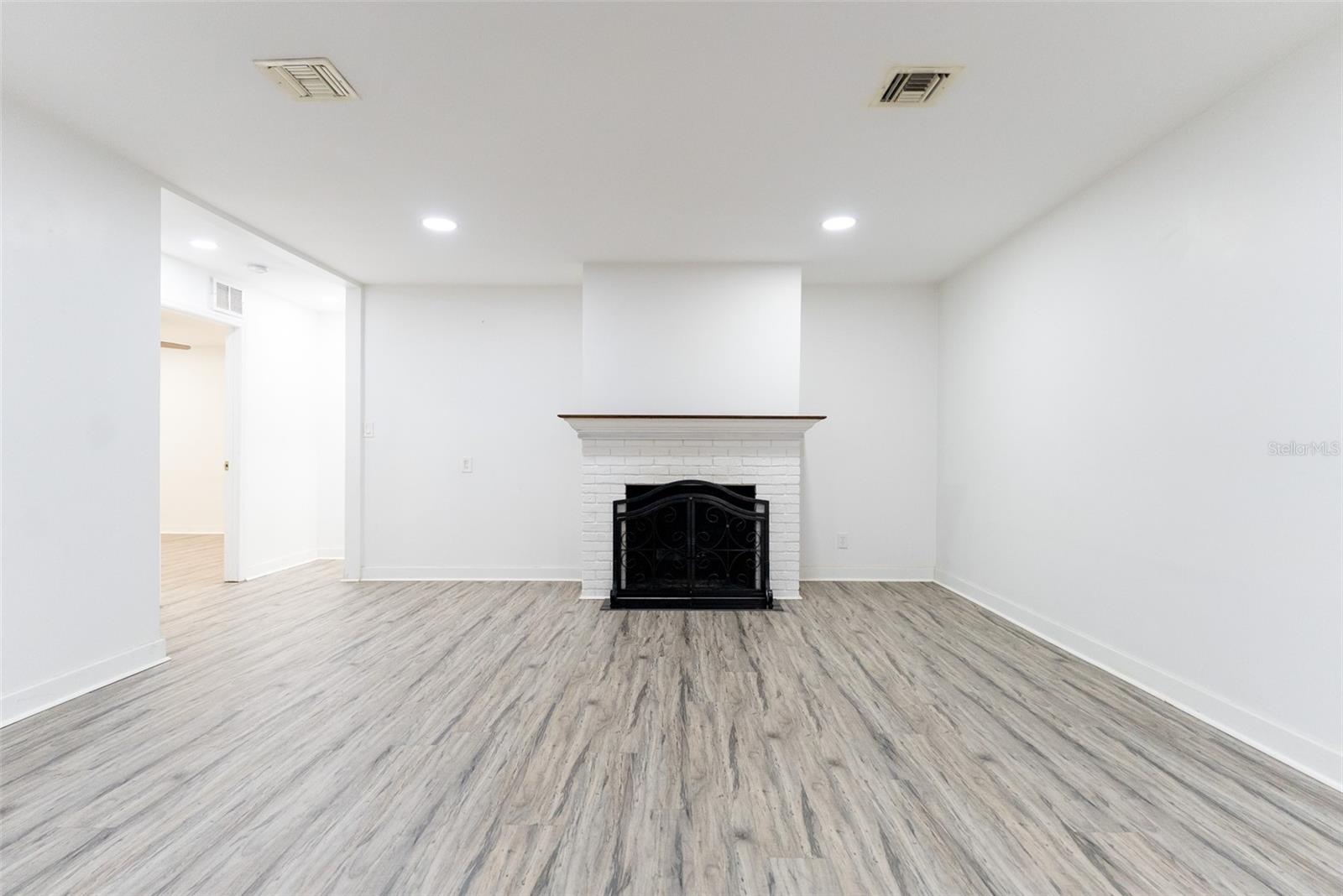 Image 31 of 82 For 411 36th Place