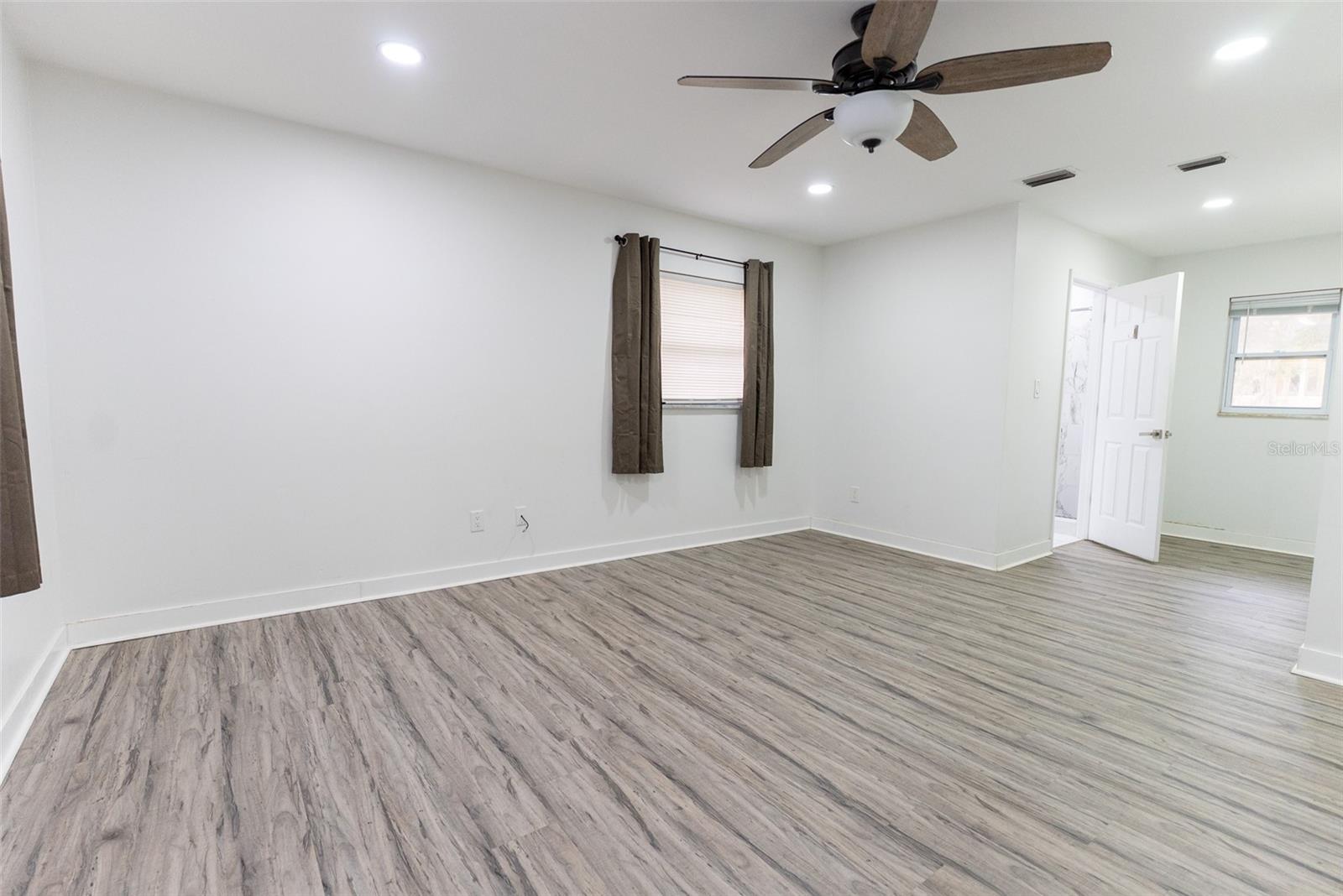 Image 33 of 82 For 411 36th Place