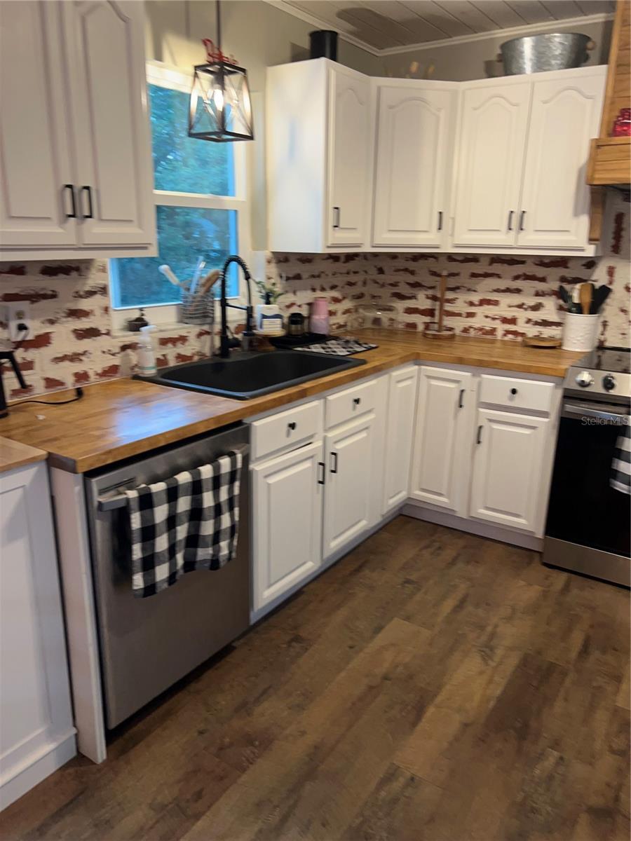 Image 14 of 100 For 5561 5th Place