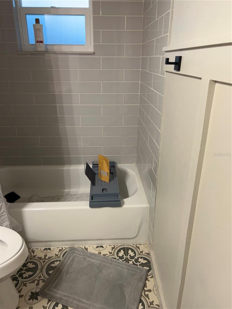 Image 32 of 100 For 5561 5th Place