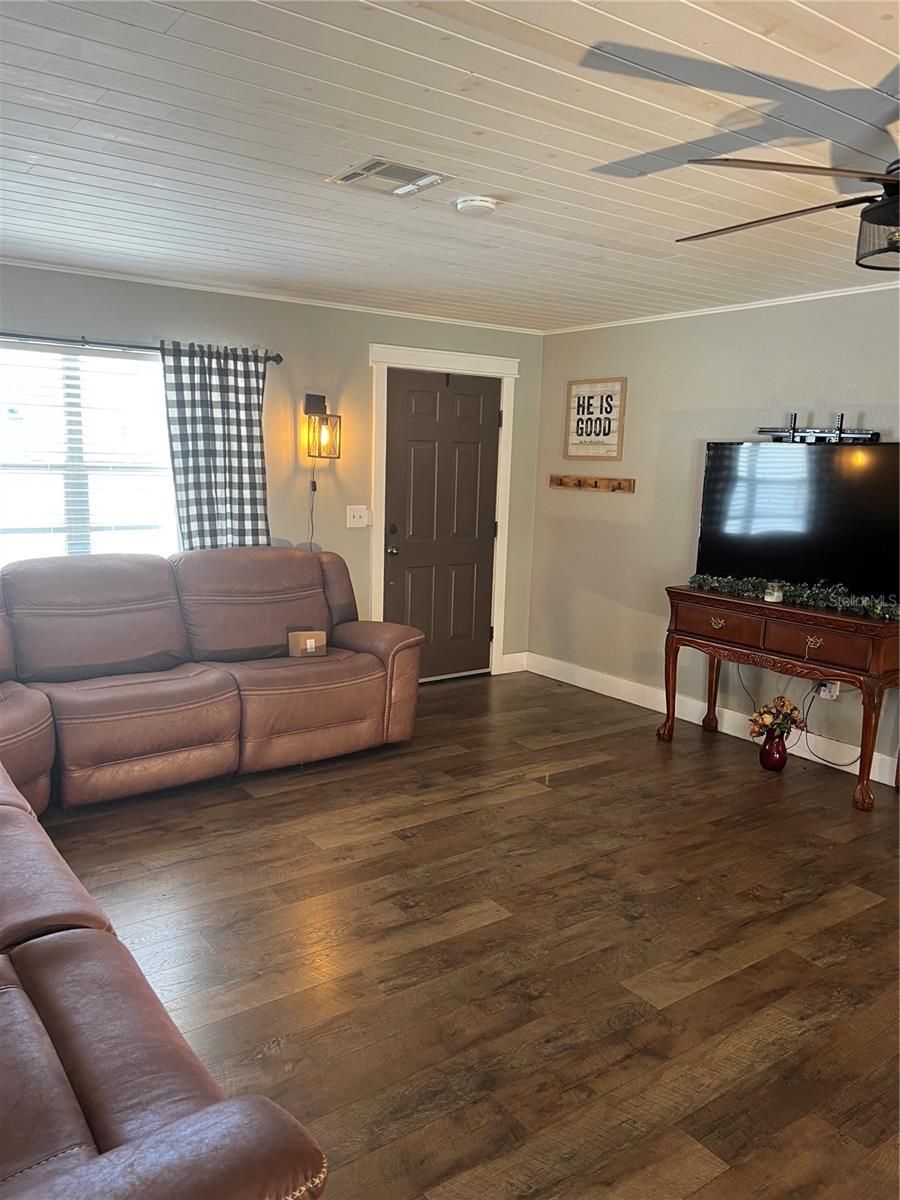 Image 4 of 100 For 5561 5th Place