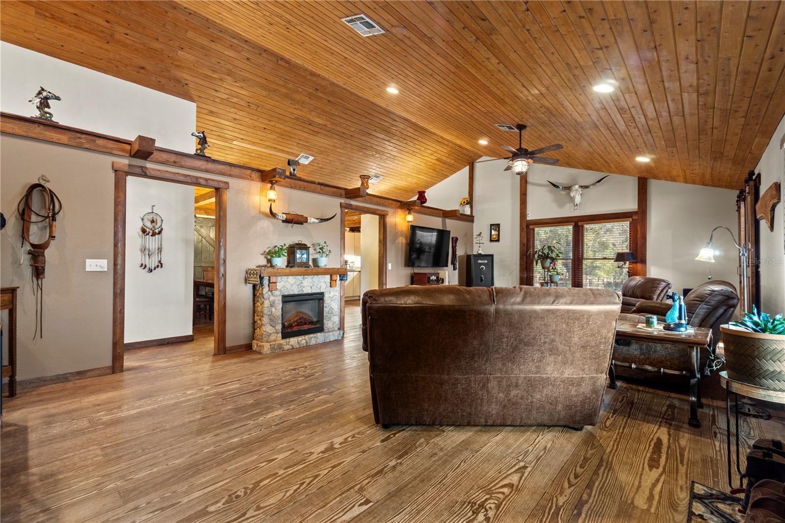 Image 8 of 87 For 4292 73 Trail