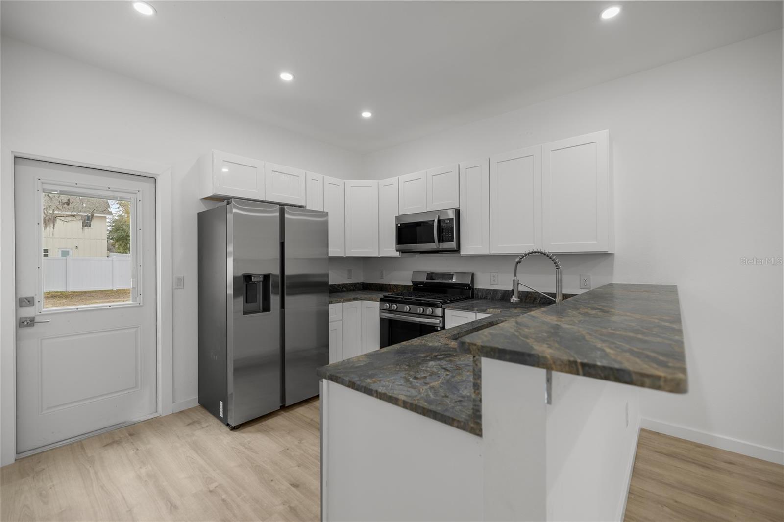 Image 11 of 38 For 310 6th Street