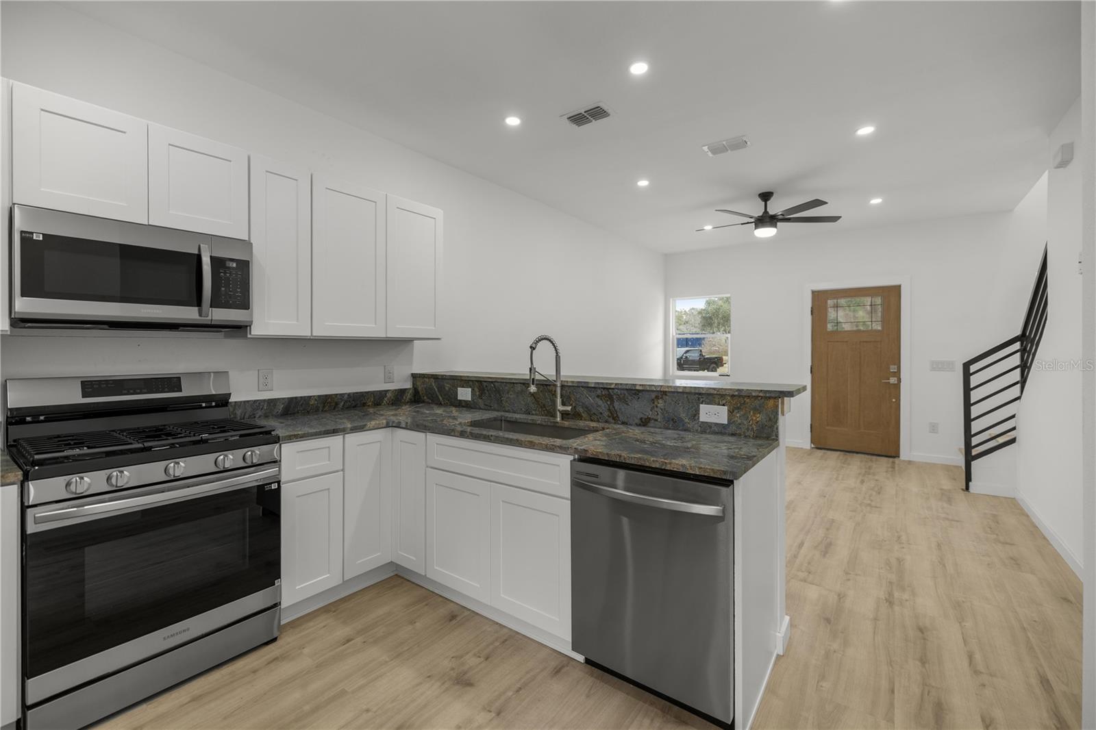 Image 8 of 38 For 310 6th Street