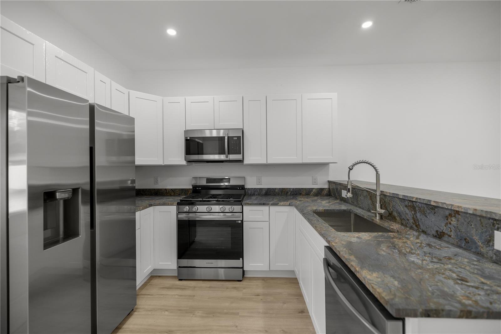 Image 9 of 38 For 310 6th Street