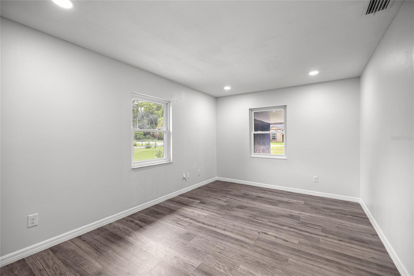 Image 21 of 36 For 5 Bahia Court Trace