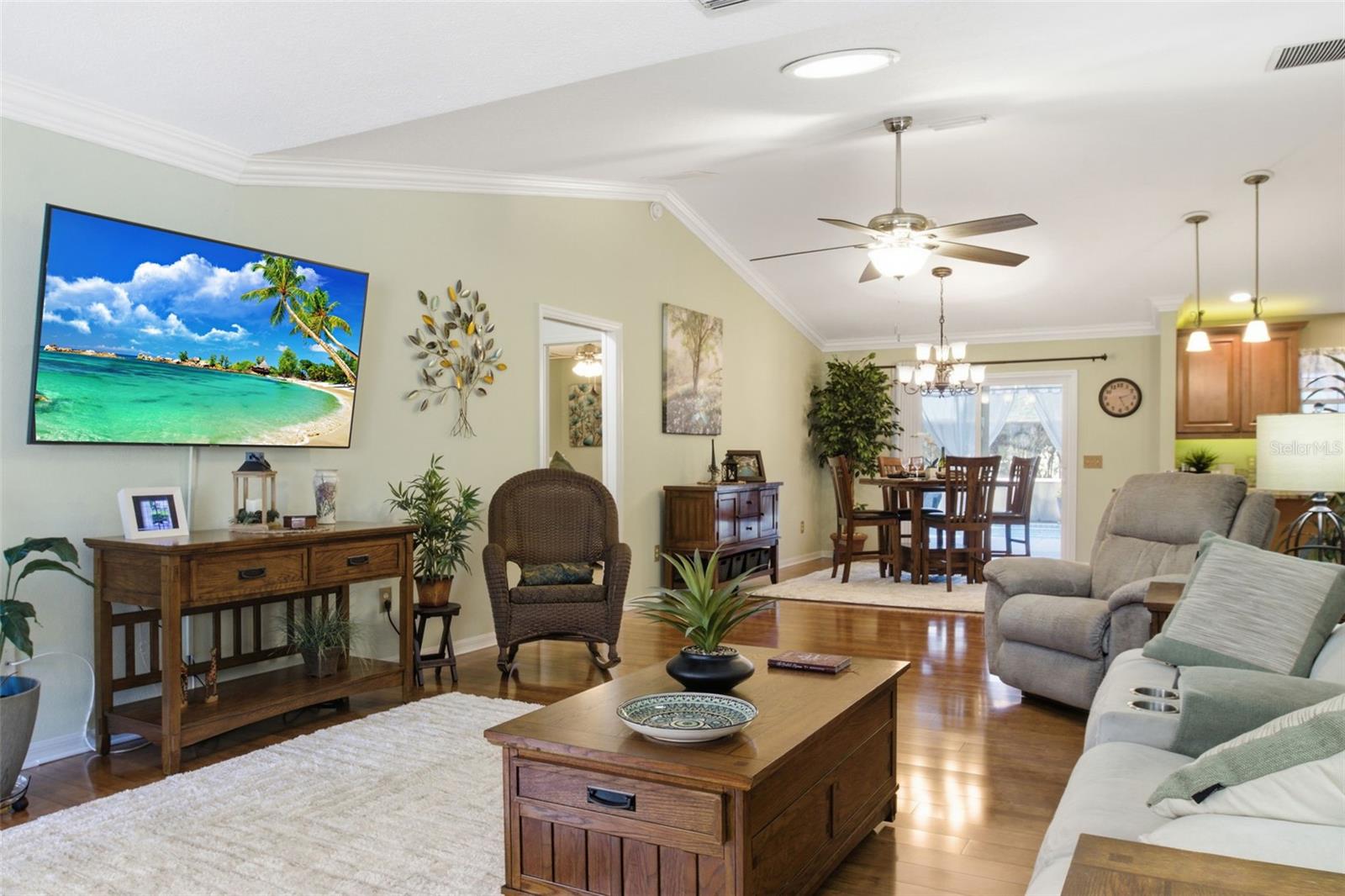 Image 12 of 60 For 9505 171st Argyll Street