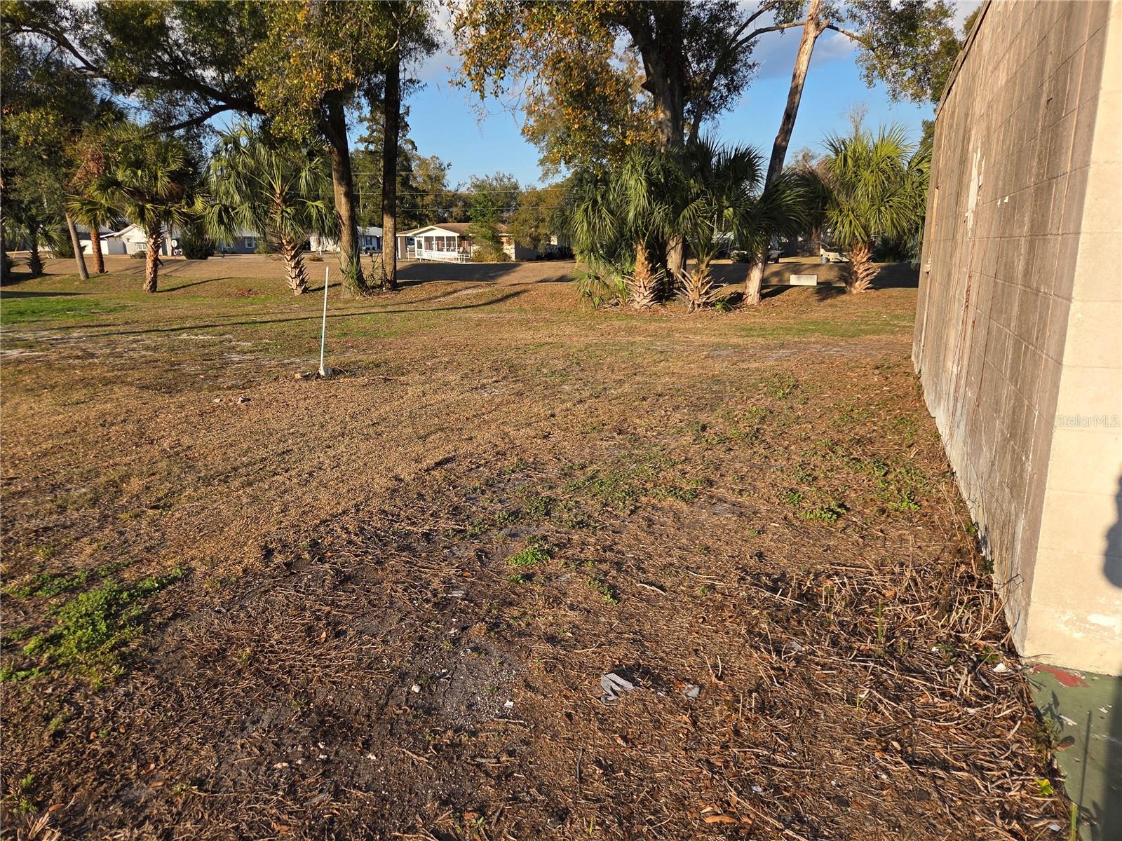 Listing photo id 8 for 715 Young Boulevard