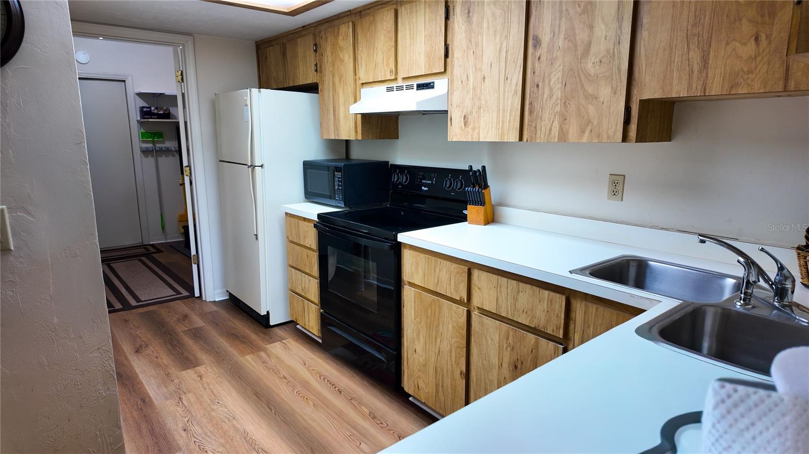 Image 7 of 26 For 810 Gilchrist Court 3b