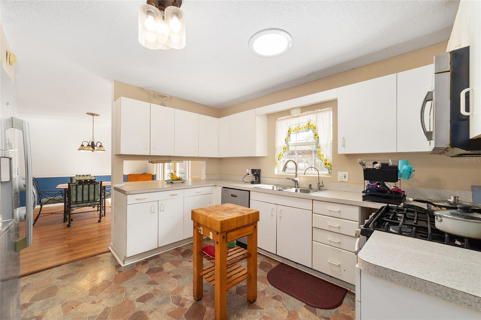 Image 12 of 33 For 20934 Third Avenue