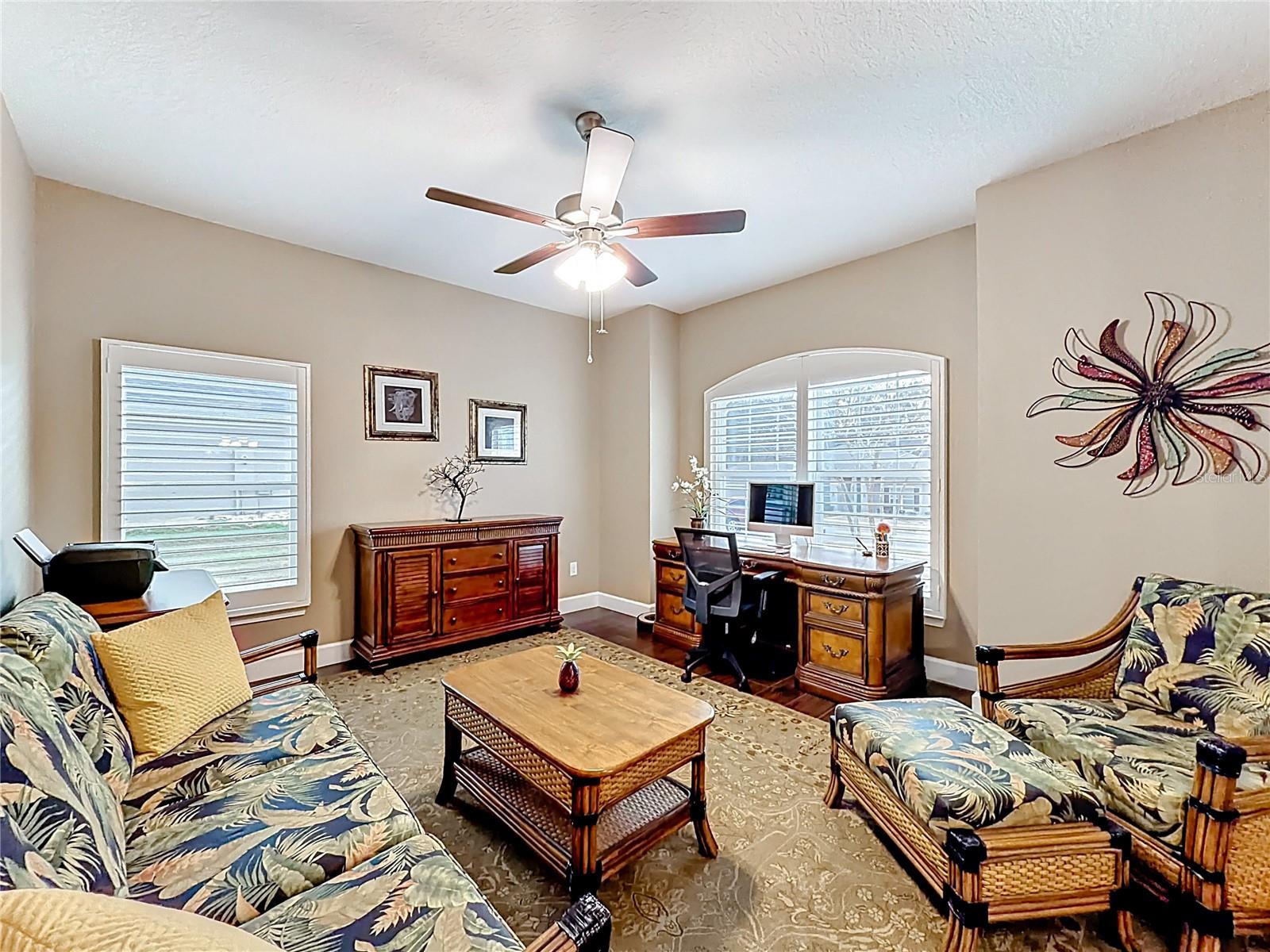 Image 14 of 58 For 904 Paso Alley