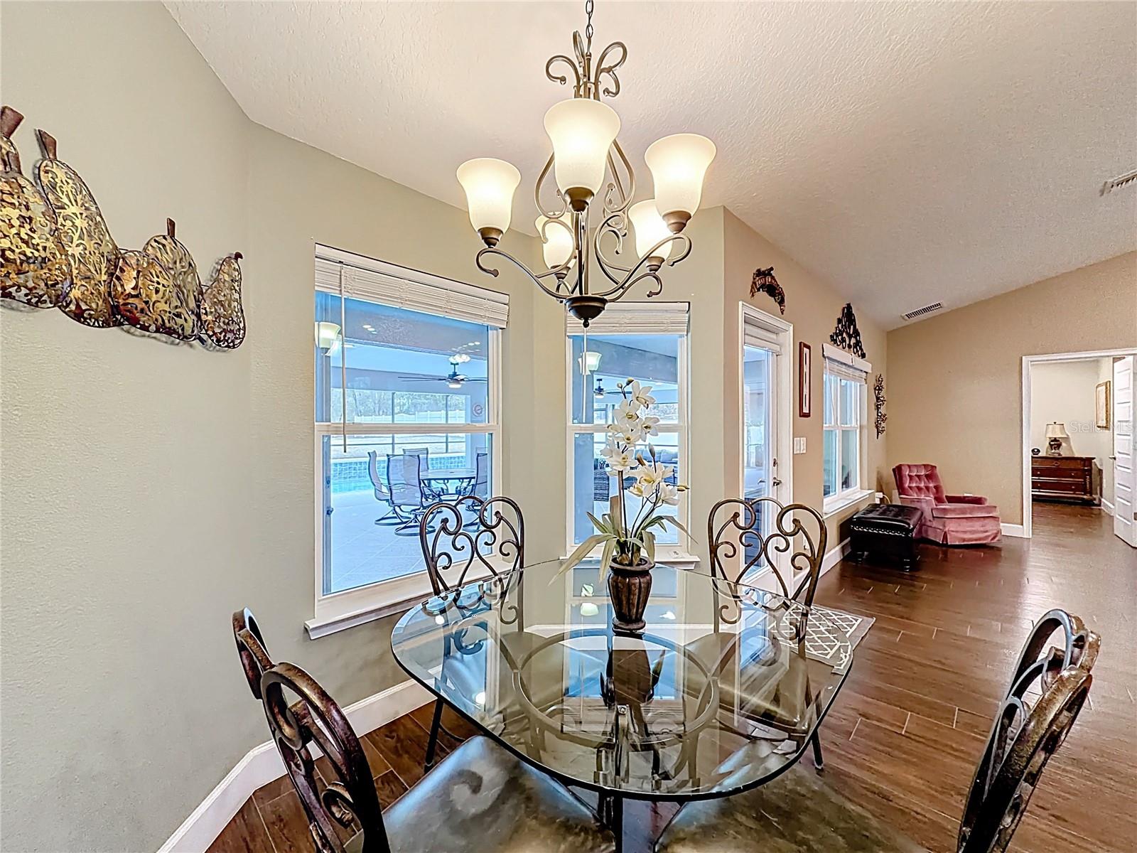 Image 20 of 58 For 904 Paso Alley