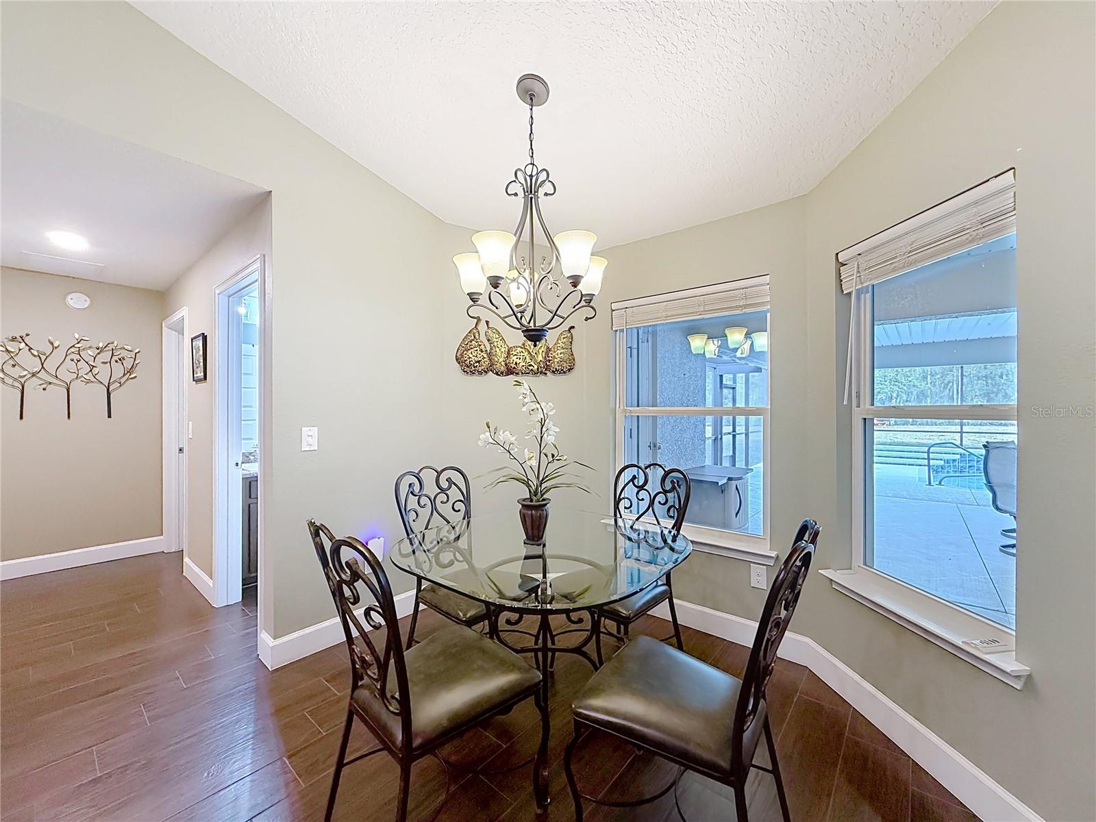 Image 28 of 58 For 904 Paso Alley