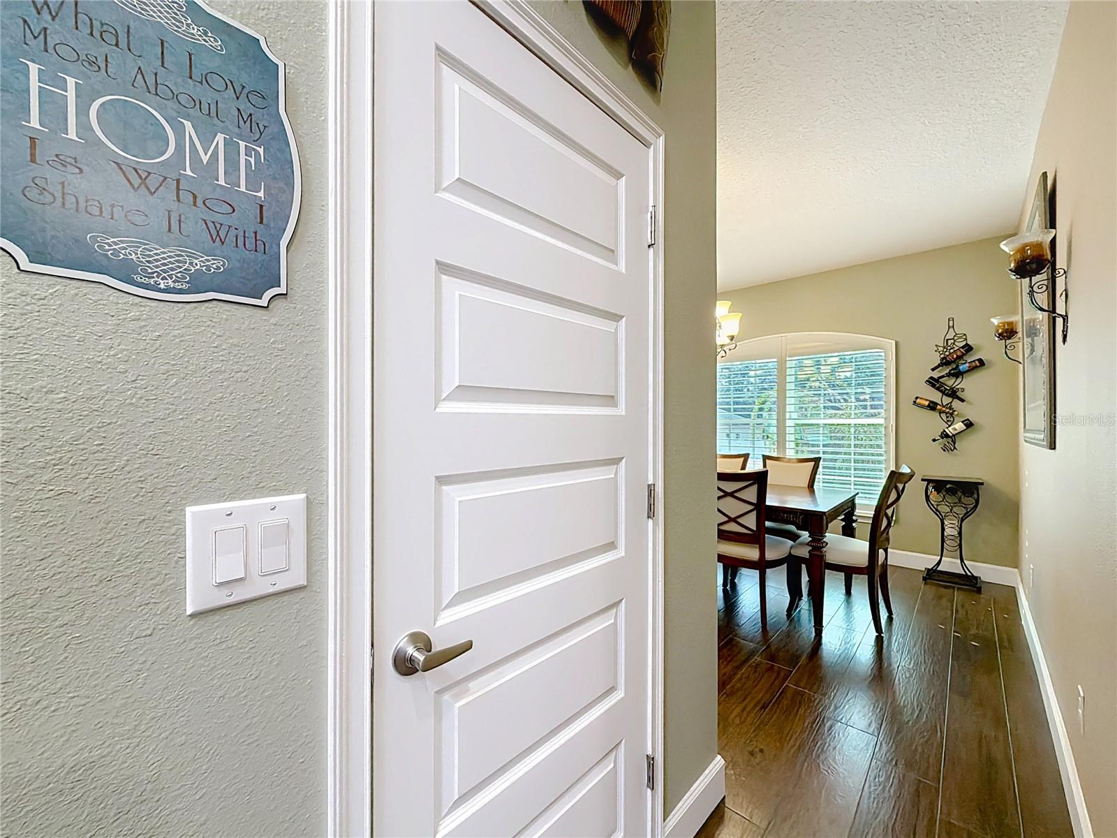 Image 29 of 58 For 904 Paso Alley