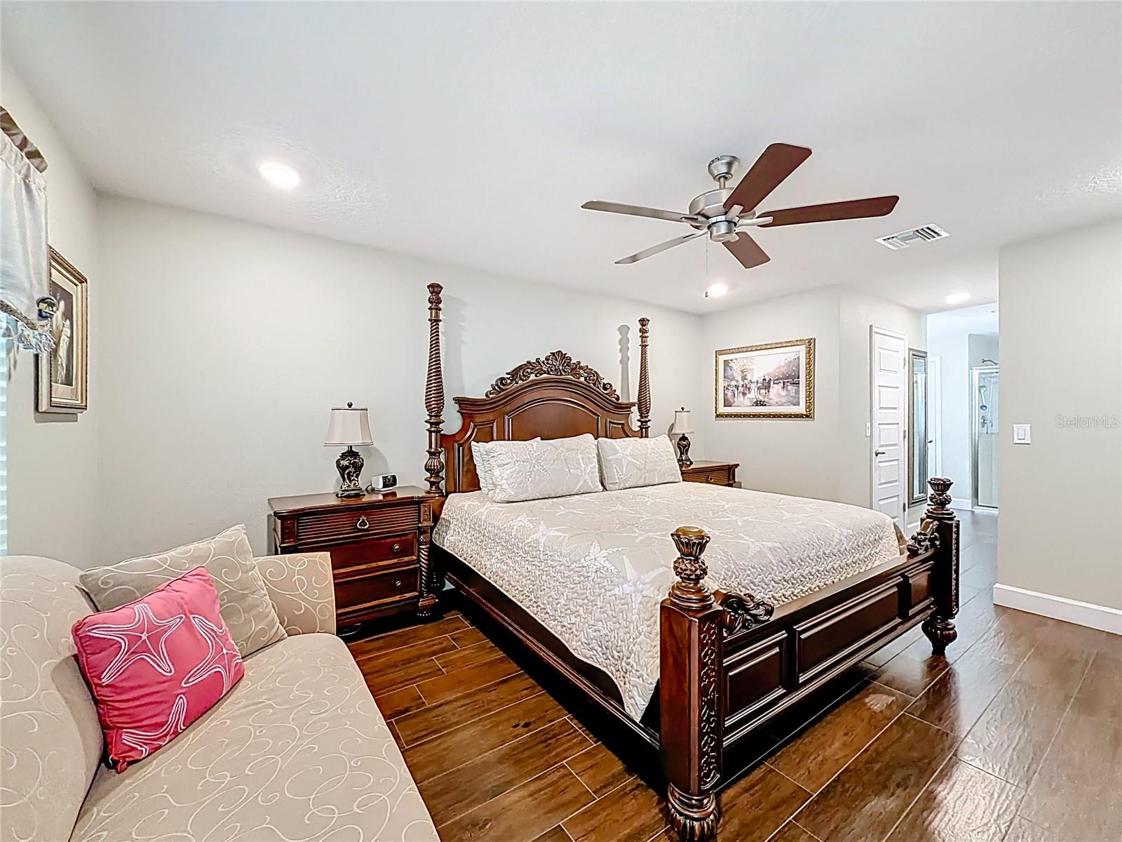 Image 32 of 58 For 904 Paso Alley