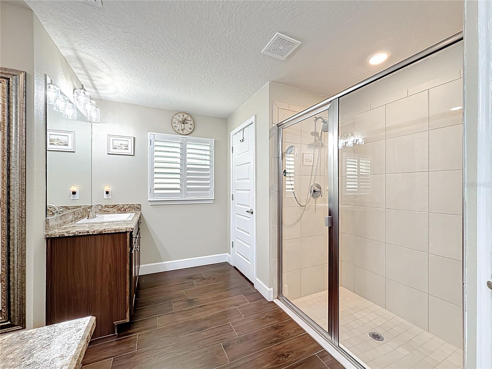 Image 35 of 58 For 904 Paso Alley