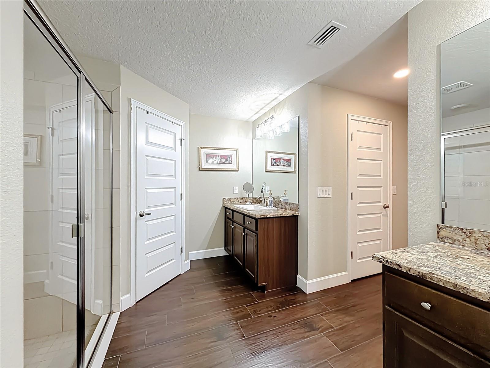 Image 36 of 58 For 904 Paso Alley