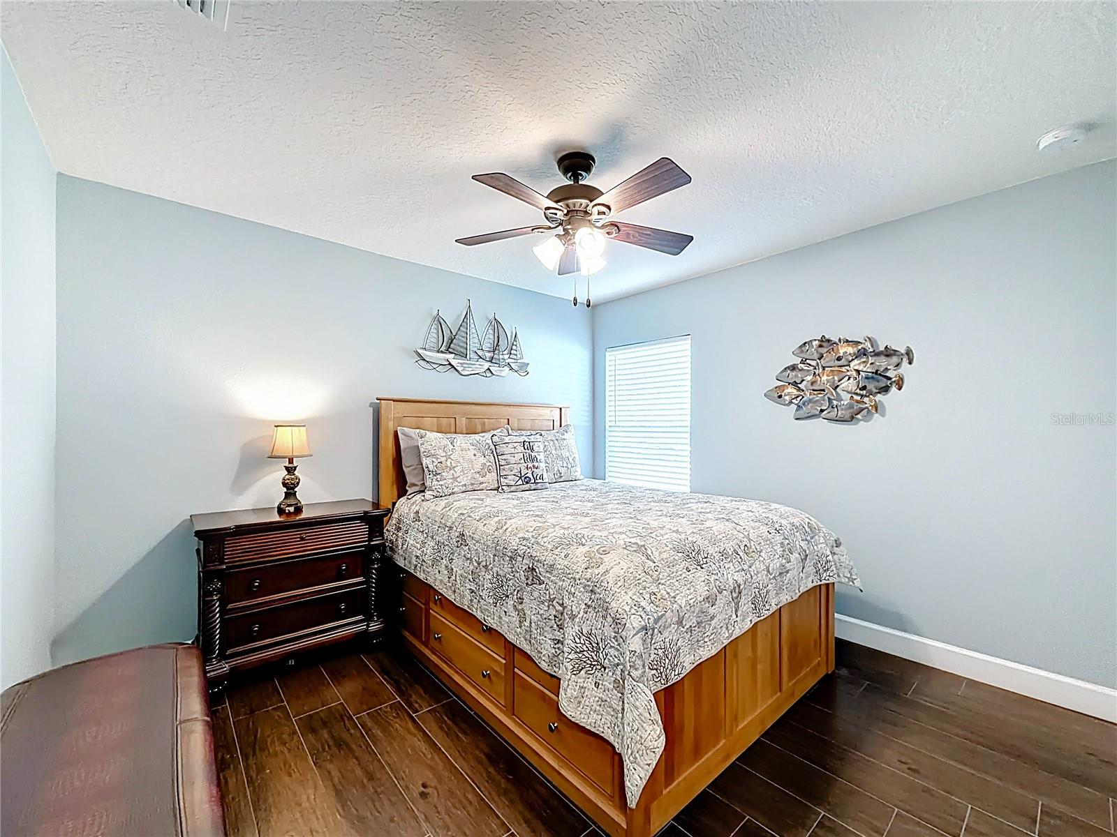 Image 38 of 58 For 904 Paso Alley