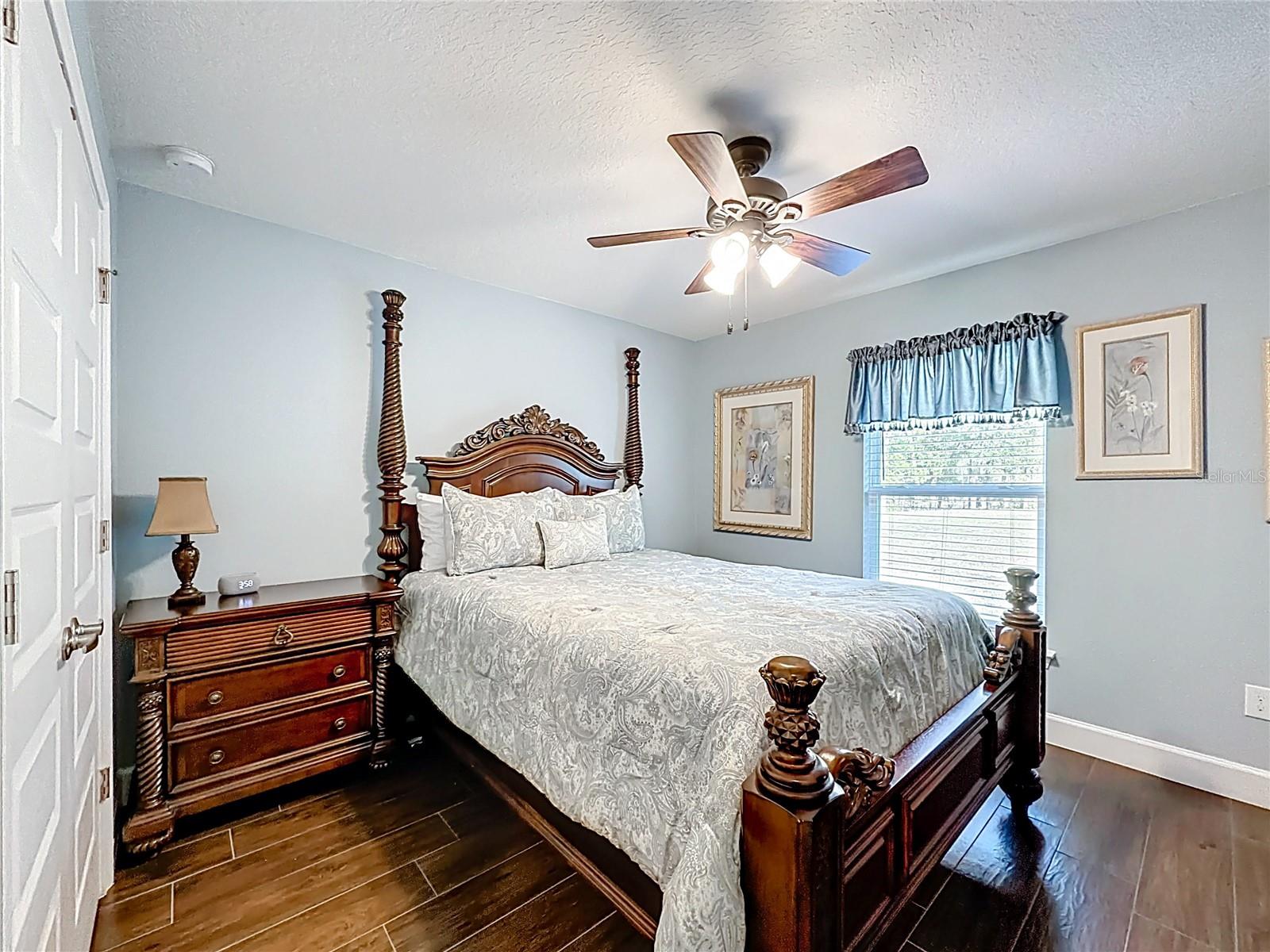 Image 40 of 58 For 904 Paso Alley