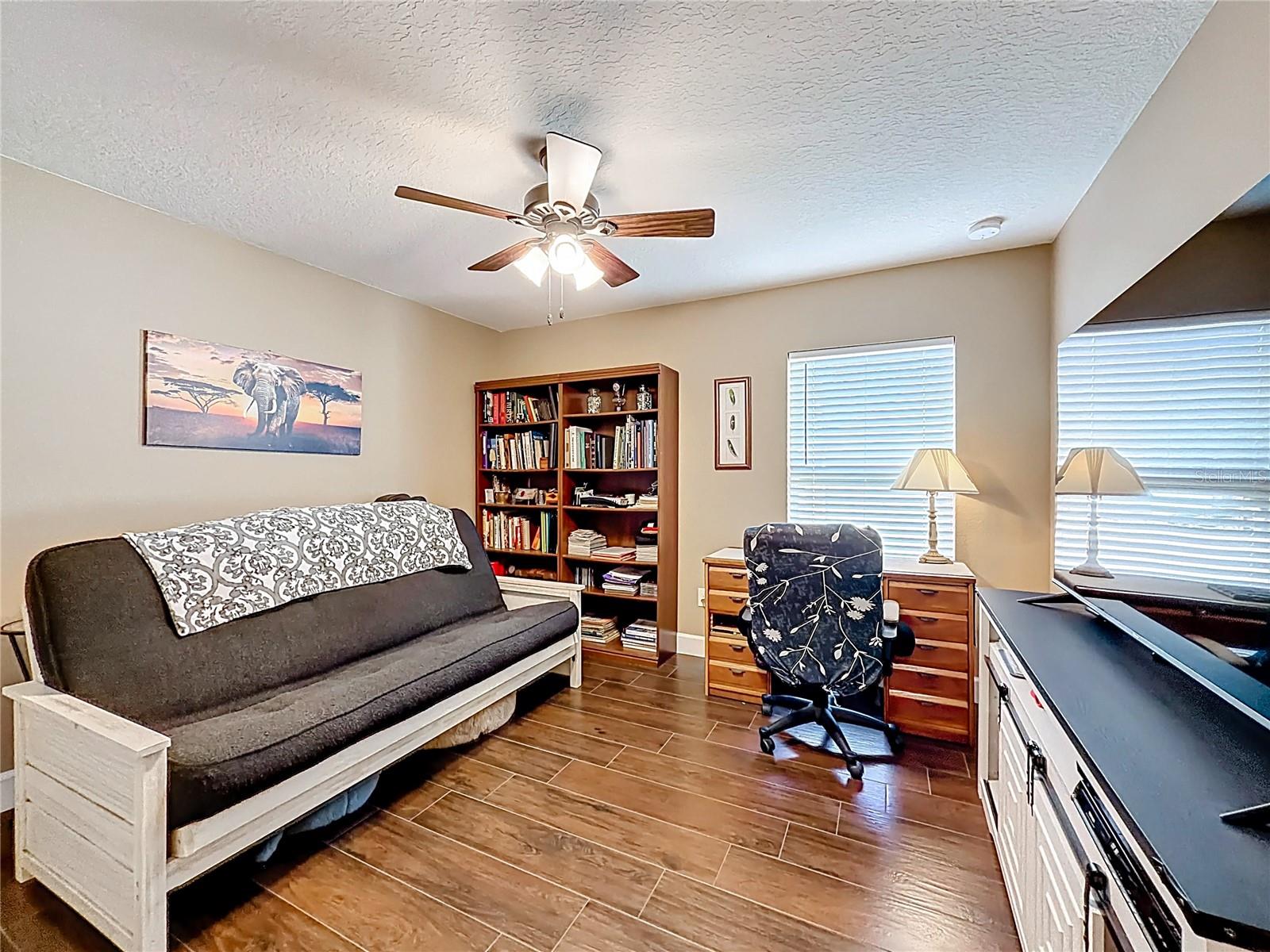 Image 41 of 58 For 904 Paso Alley