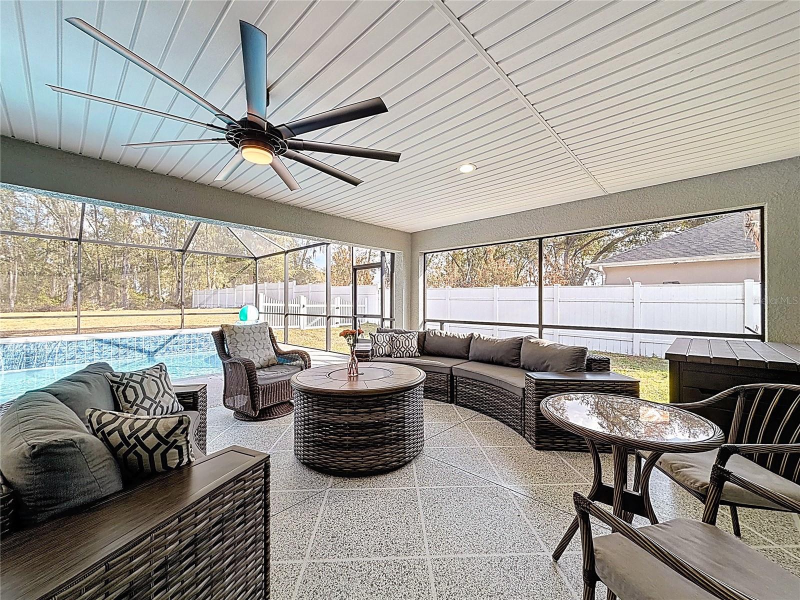 Image 42 of 58 For 904 Paso Alley