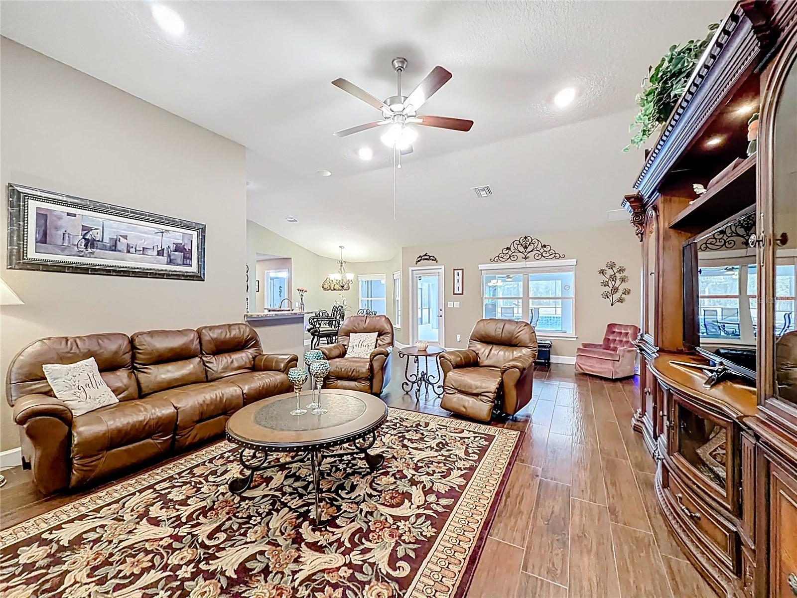 Image 46 of 58 For 904 Paso Alley