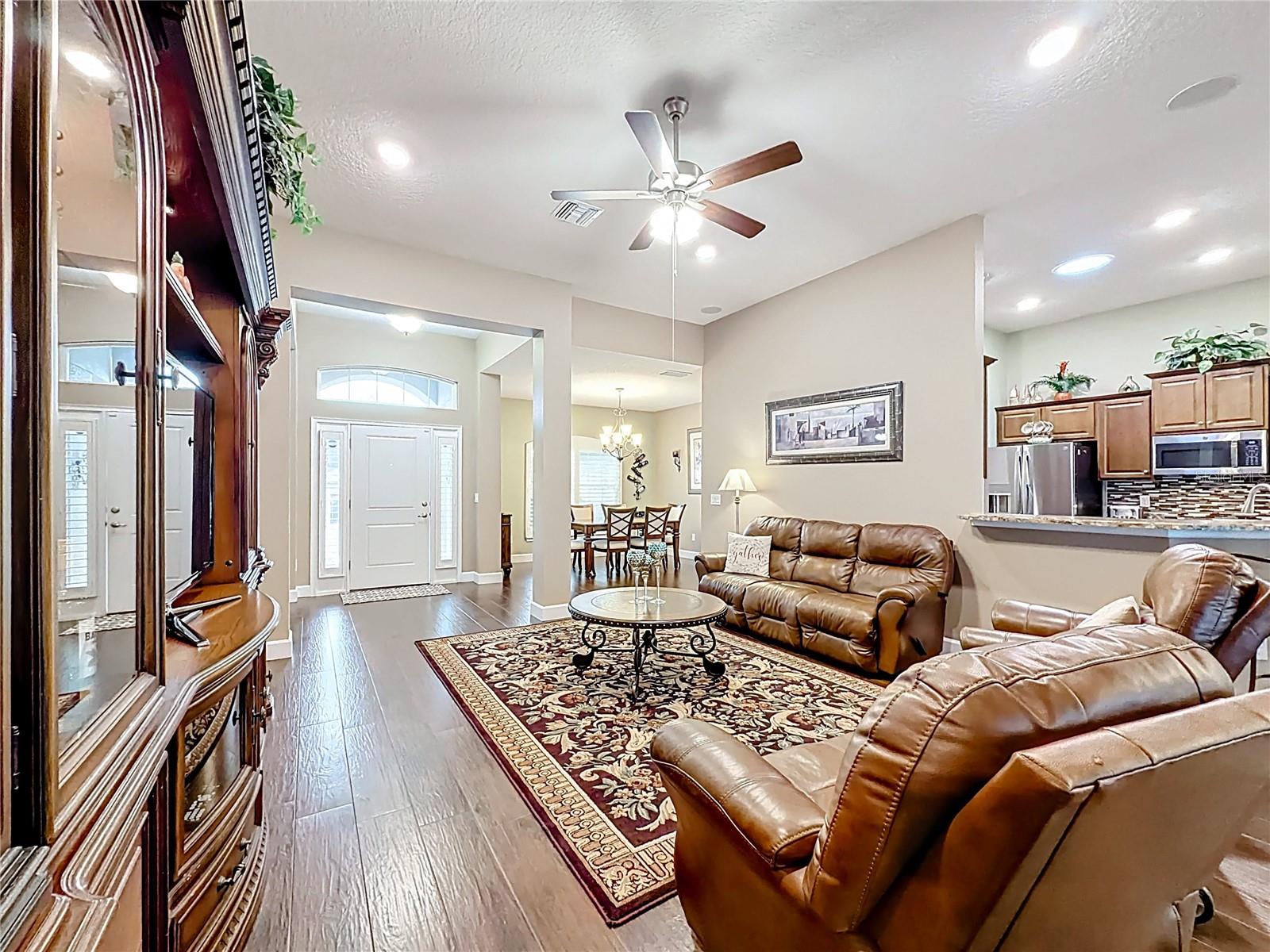 Image 47 of 58 For 904 Paso Alley