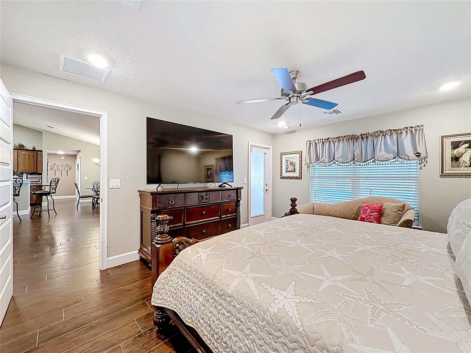 Image 53 of 58 For 904 Paso Alley