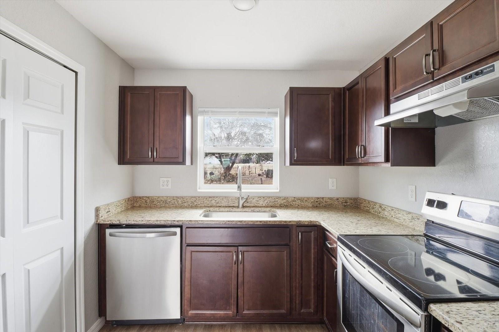 Image 13 of 30 For 12 Walnut Road