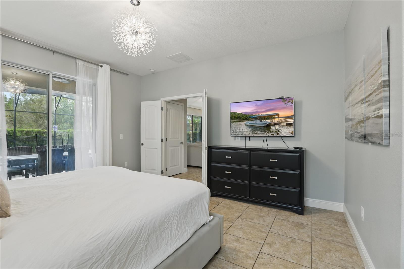 Image 18 of 65 For 4147 Oaktree Drive