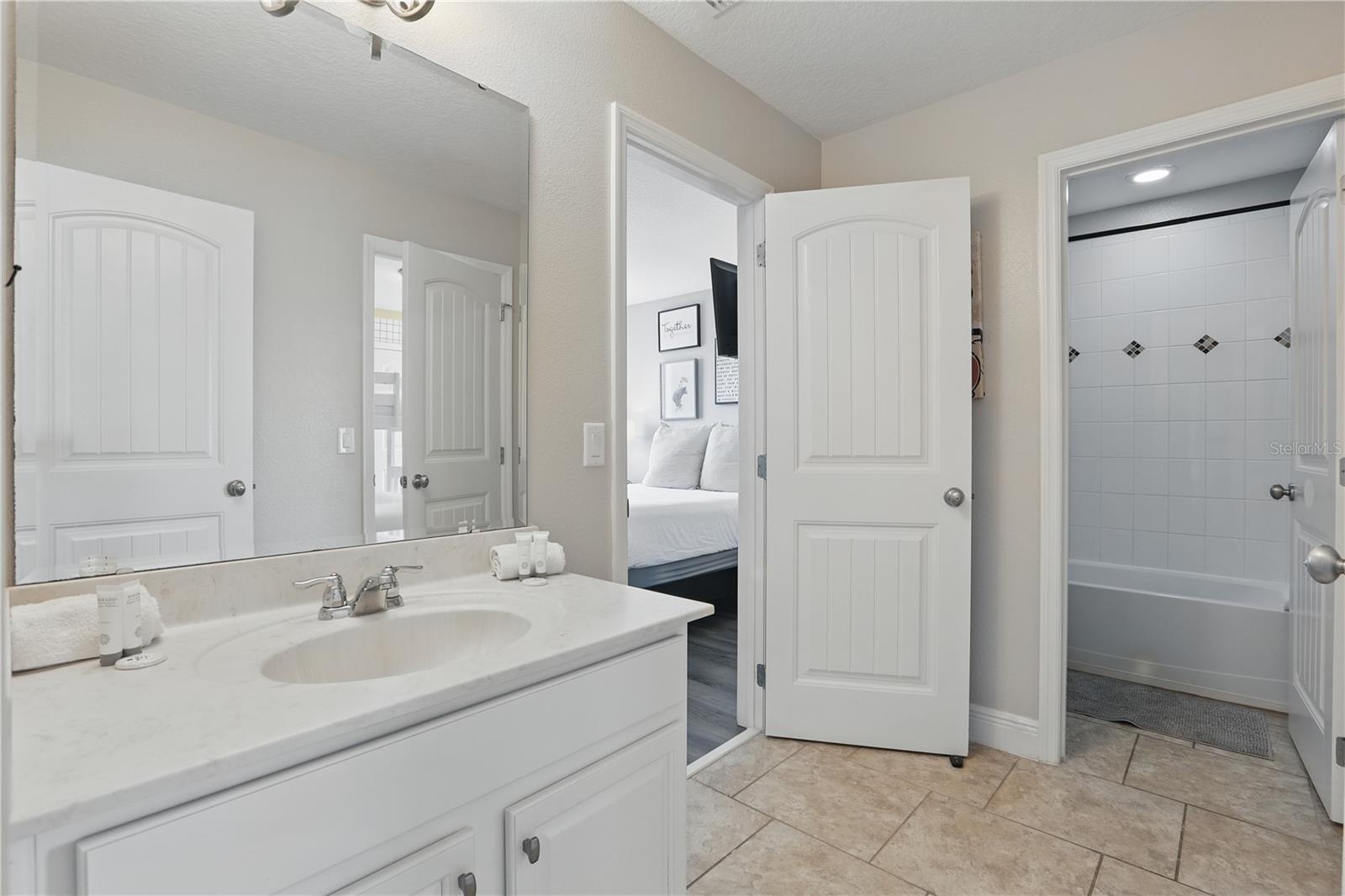 Image 36 of 65 For 4147 Oaktree Drive