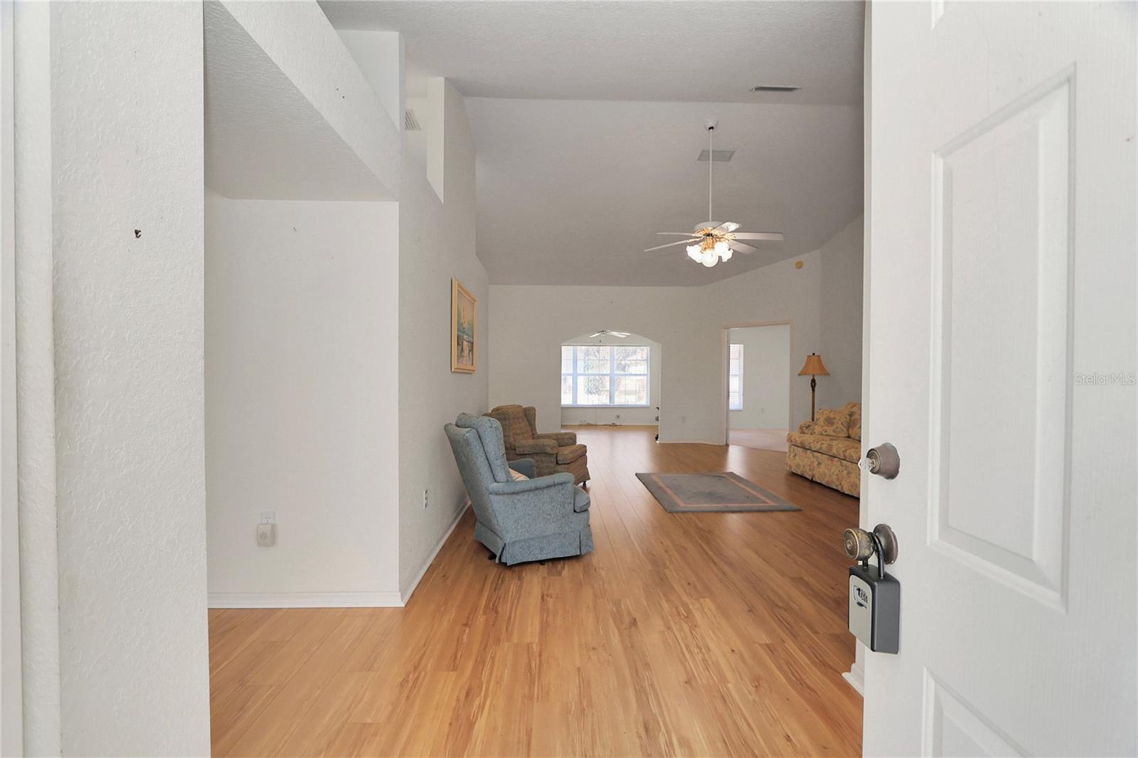 Image 4 of 27 For 8319 108th Loop