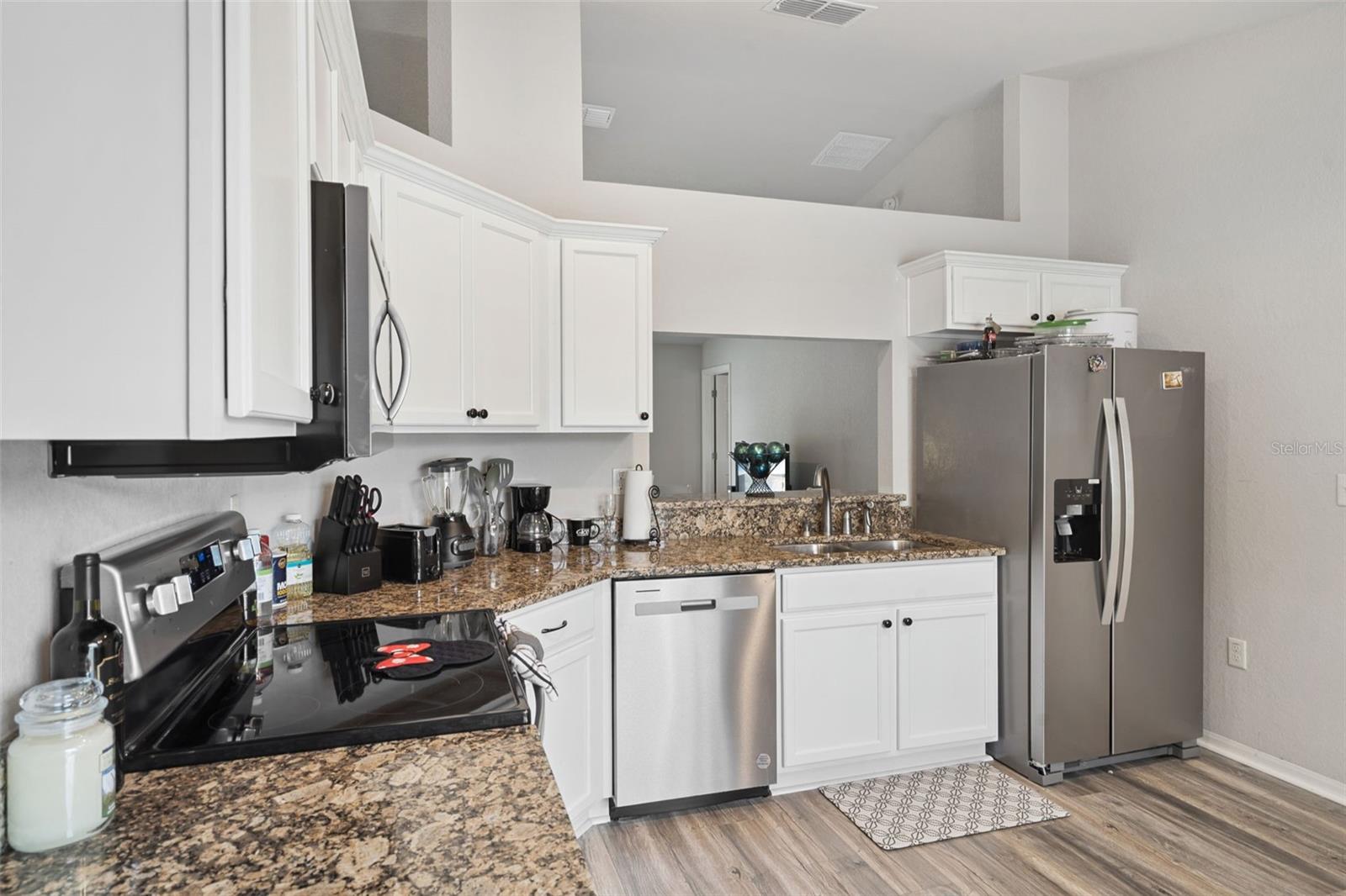 Image 9 of 31 For 202 Highland Meadows Place