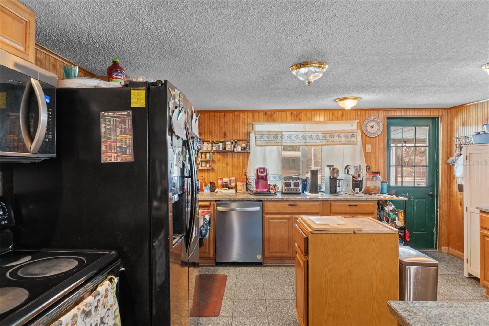 Image 10 of 58 For 265 Thayer Avenue