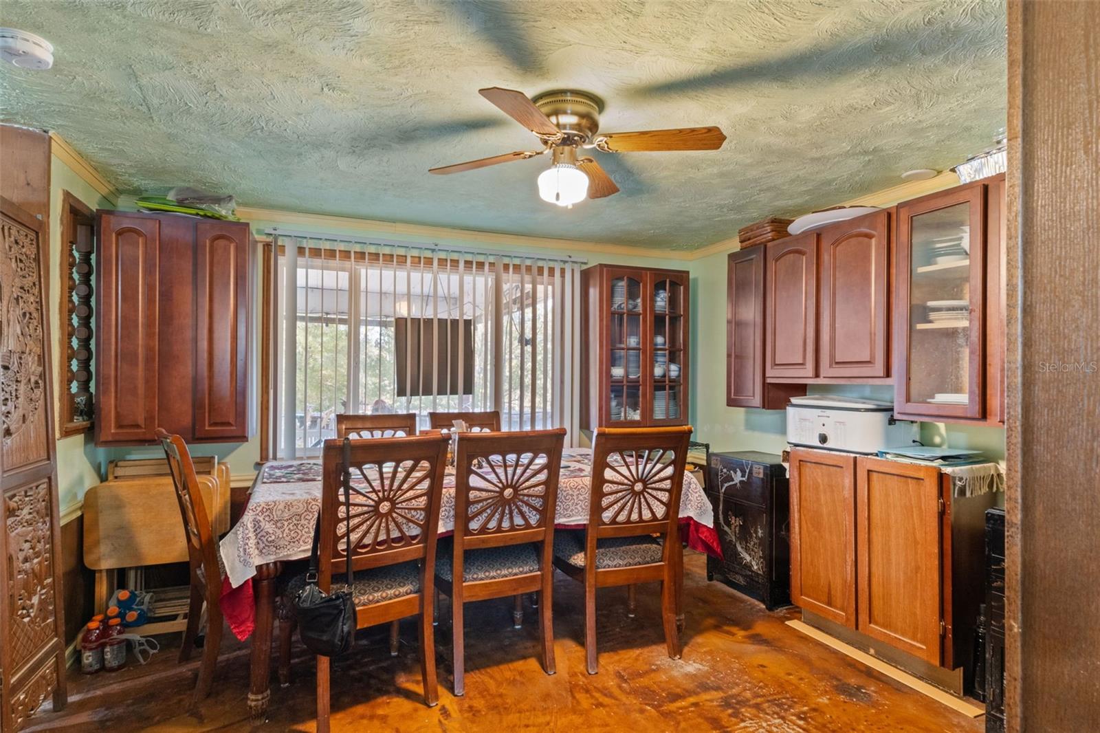 Image 14 of 58 For 265 Thayer Avenue