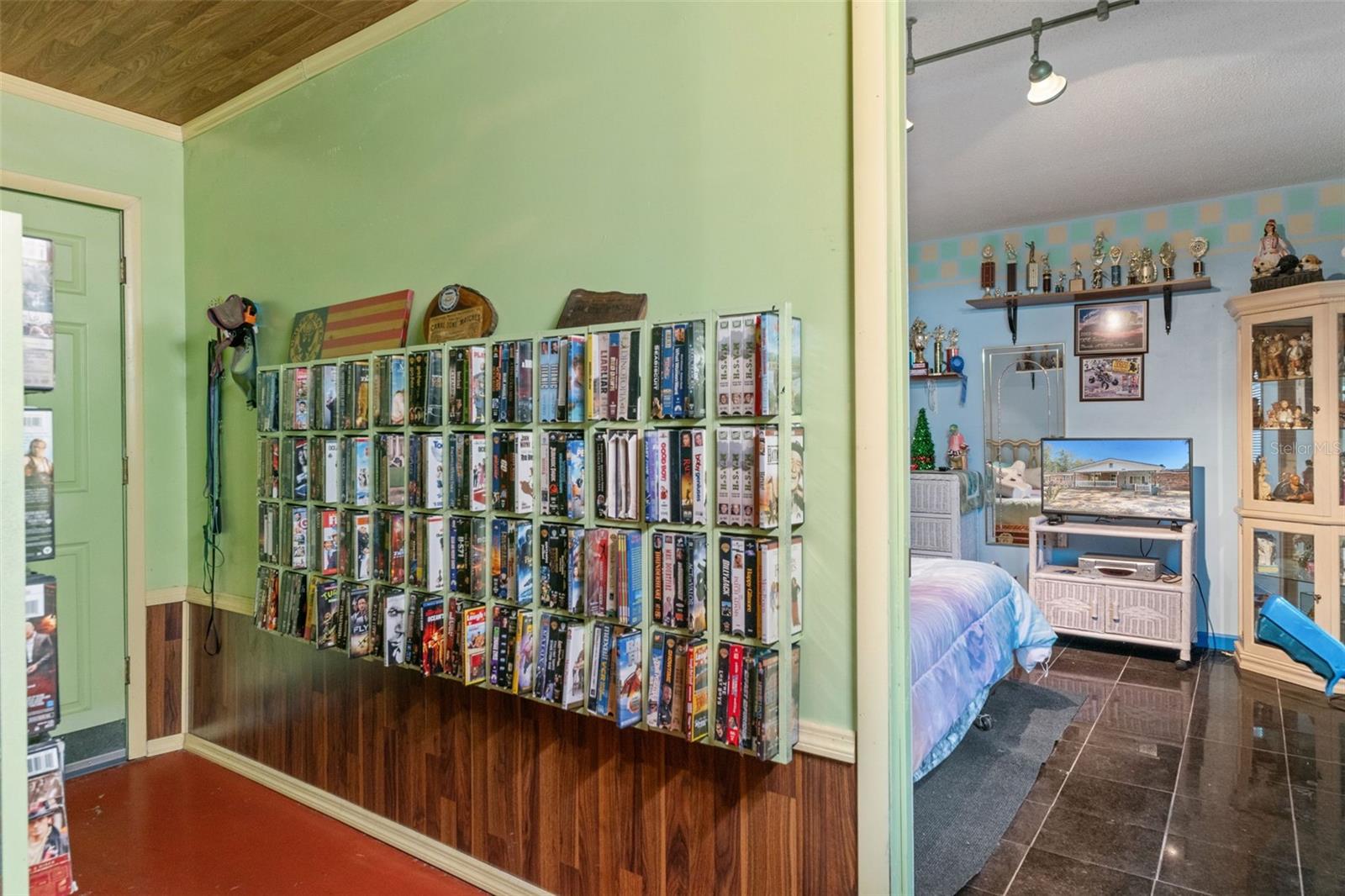 Image 15 of 58 For 265 Thayer Avenue