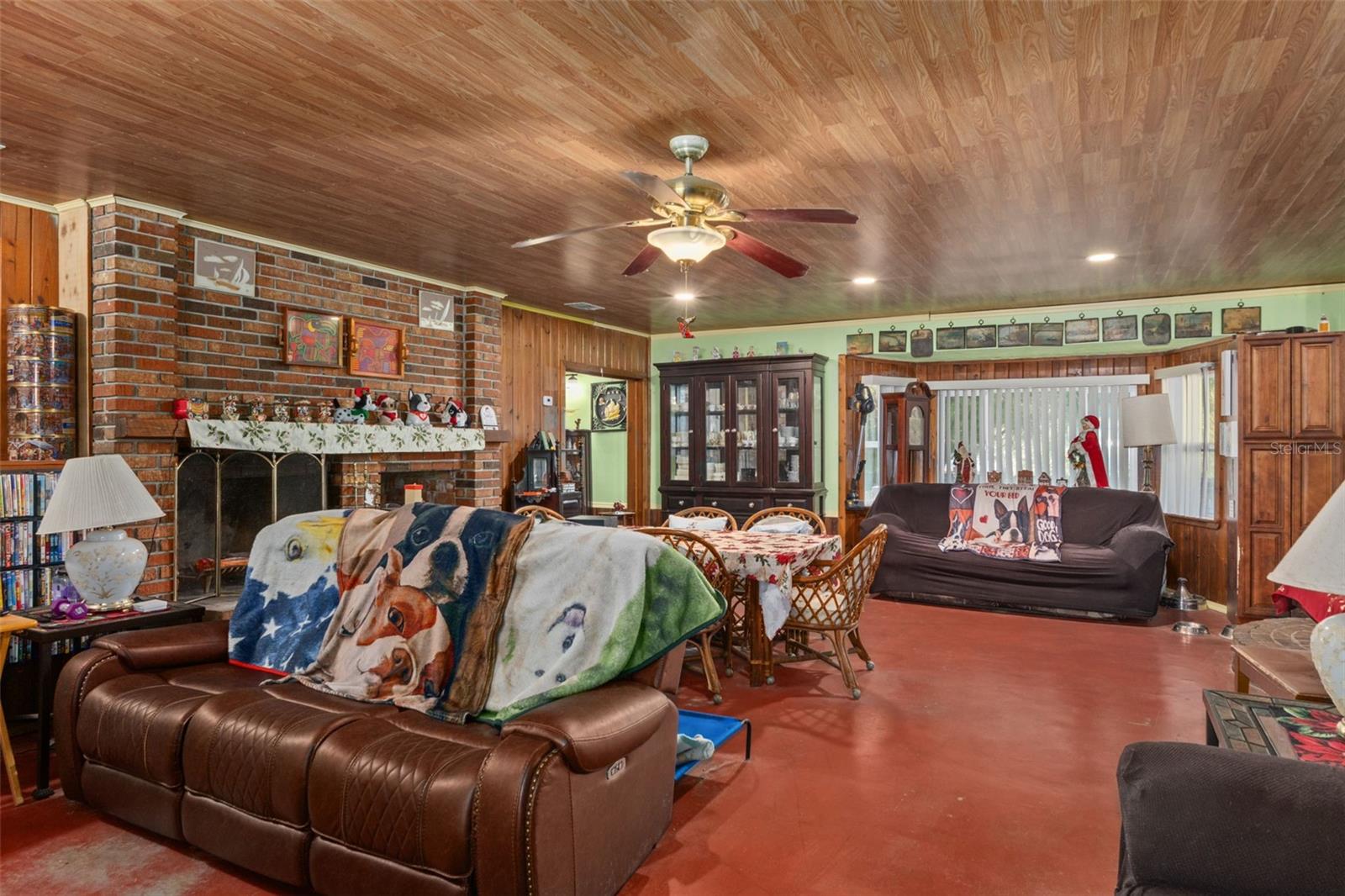 Image 16 of 58 For 265 Thayer Avenue