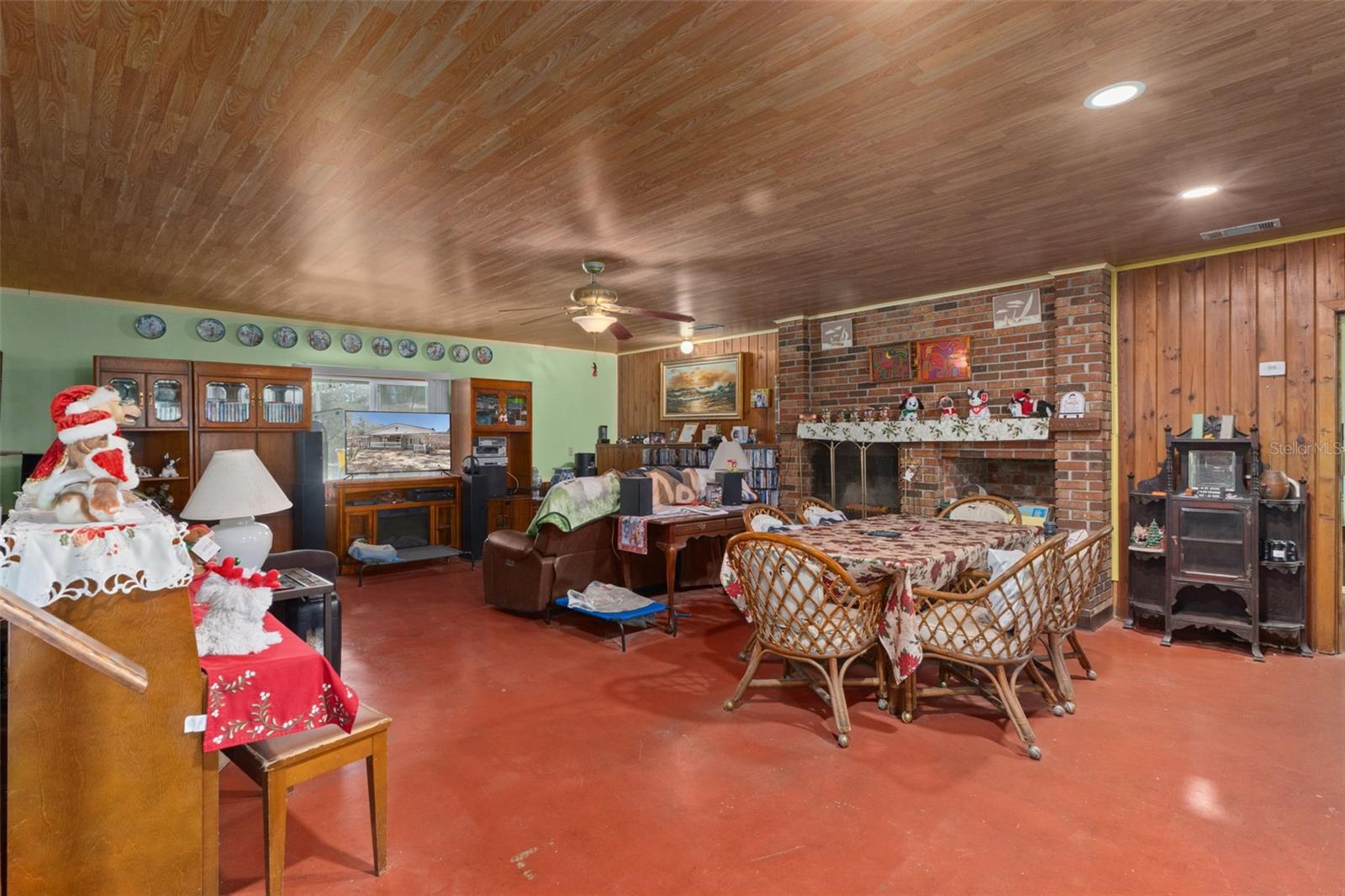 Image 17 of 58 For 265 Thayer Avenue