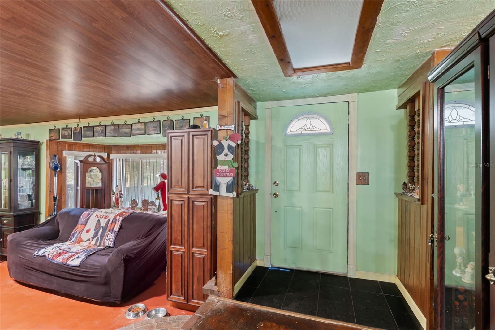 Image 21 of 58 For 265 Thayer Avenue