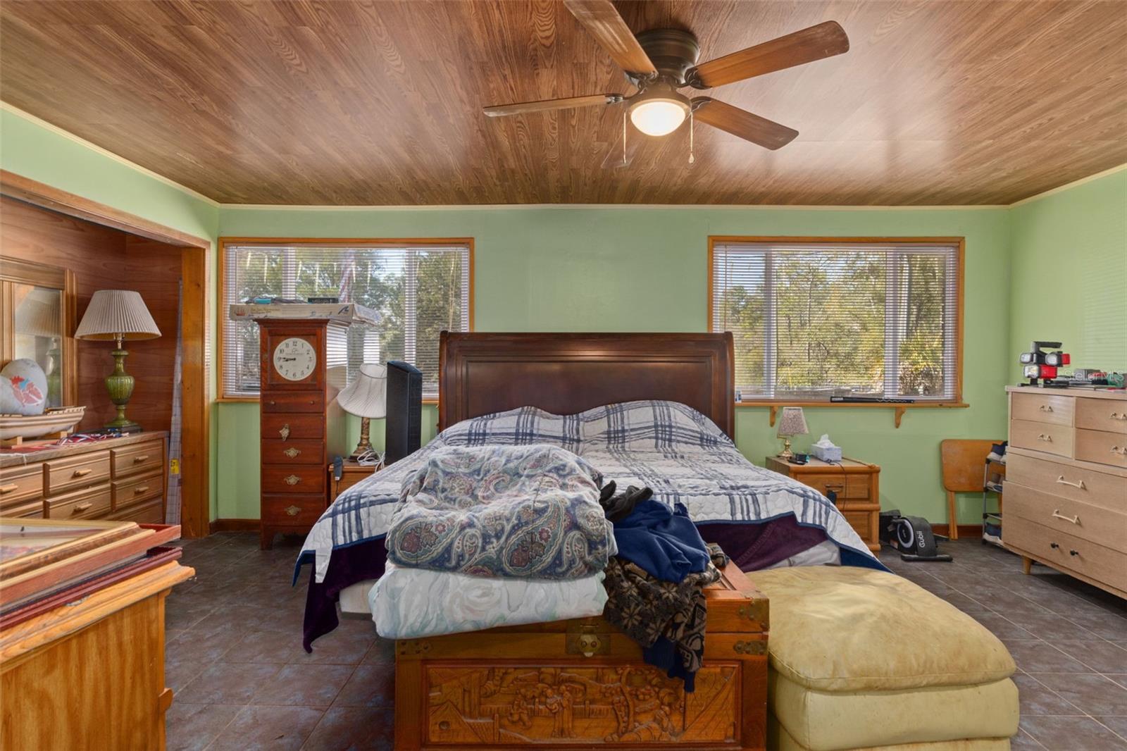 Image 23 of 58 For 265 Thayer Avenue