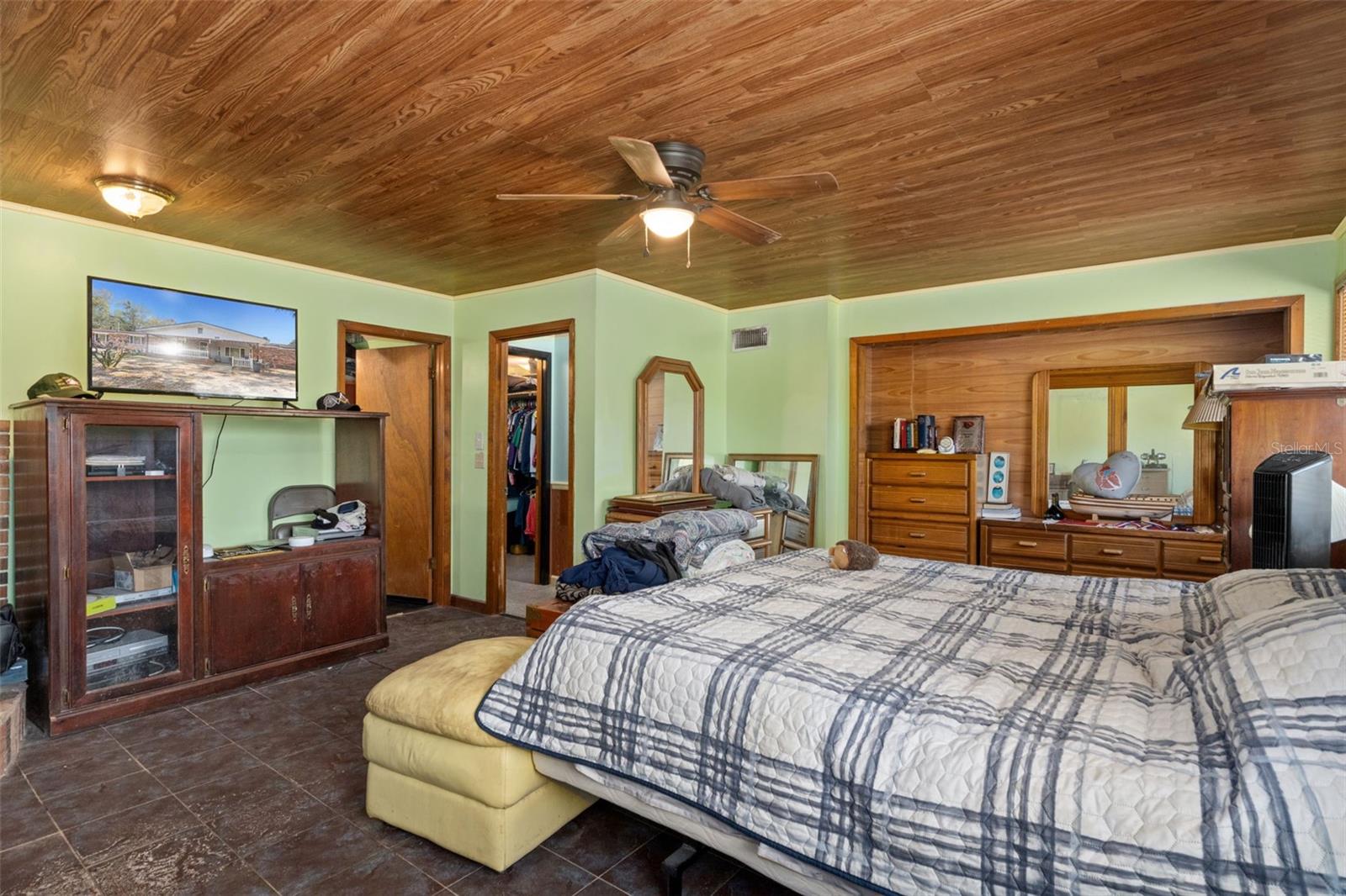 Image 25 of 58 For 265 Thayer Avenue