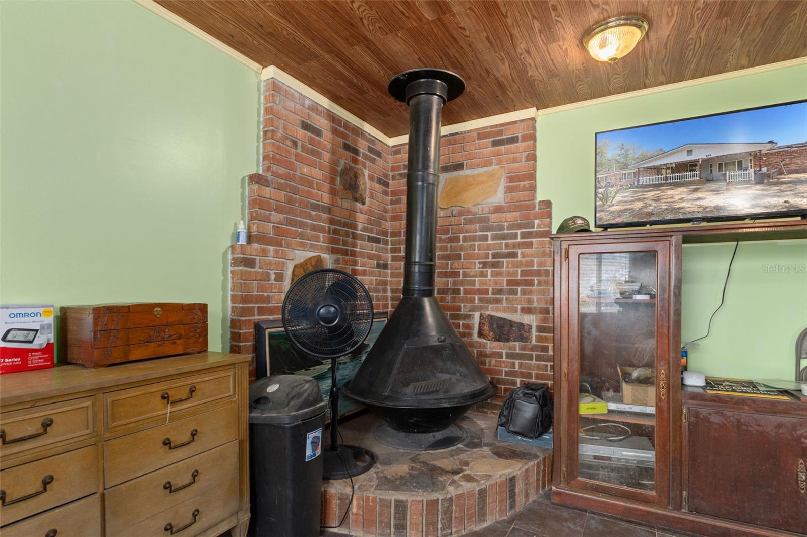 Image 26 of 58 For 265 Thayer Avenue