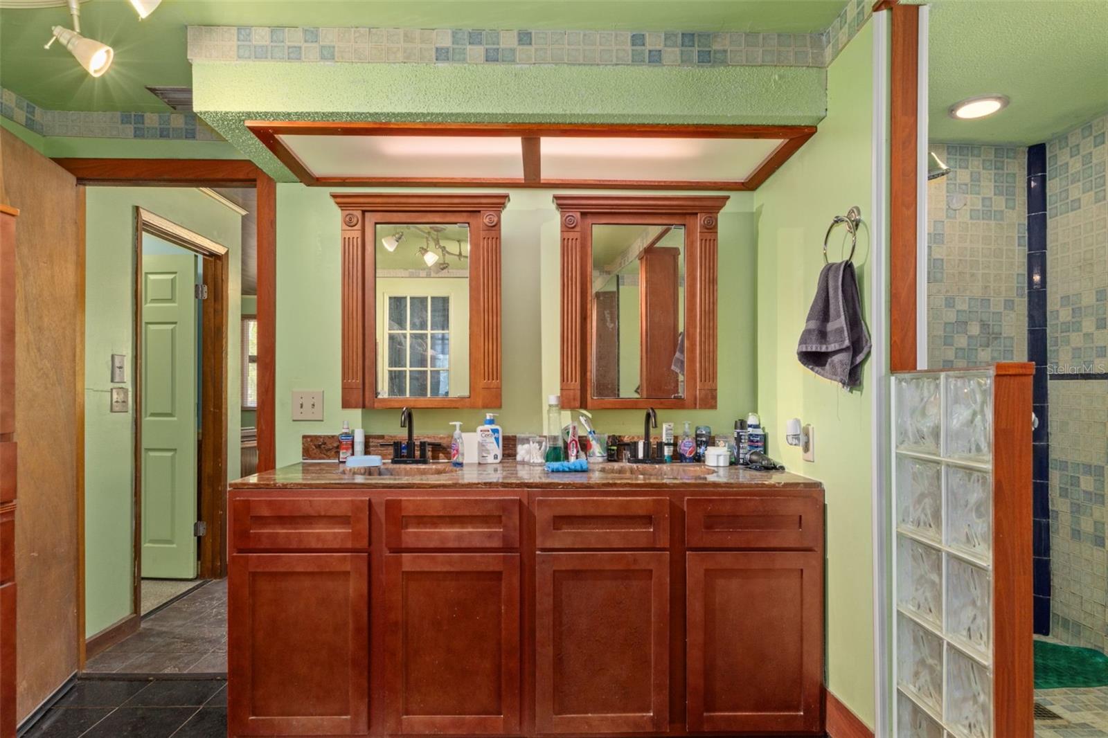 Image 28 of 58 For 265 Thayer Avenue