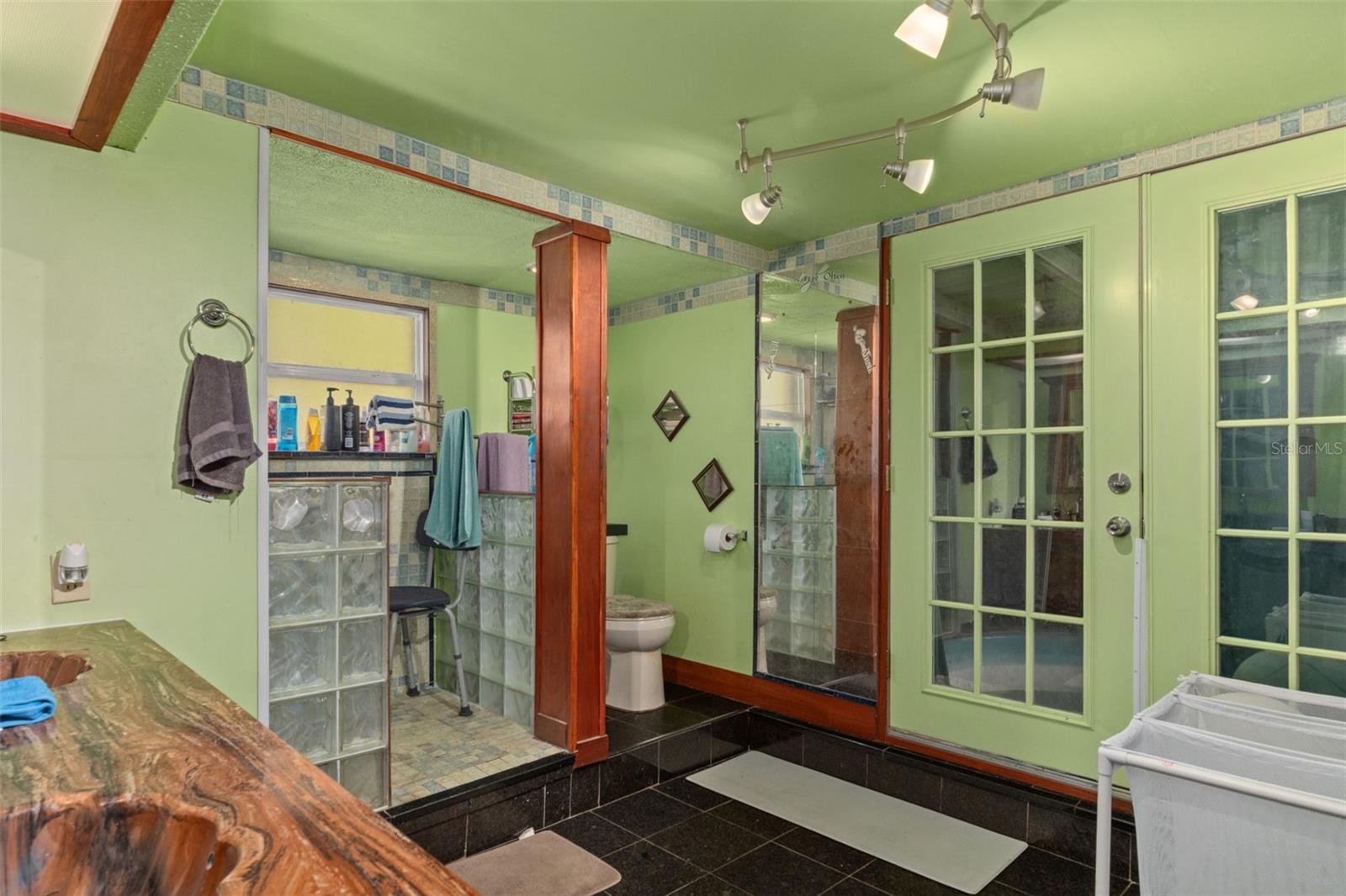 Image 30 of 58 For 265 Thayer Avenue